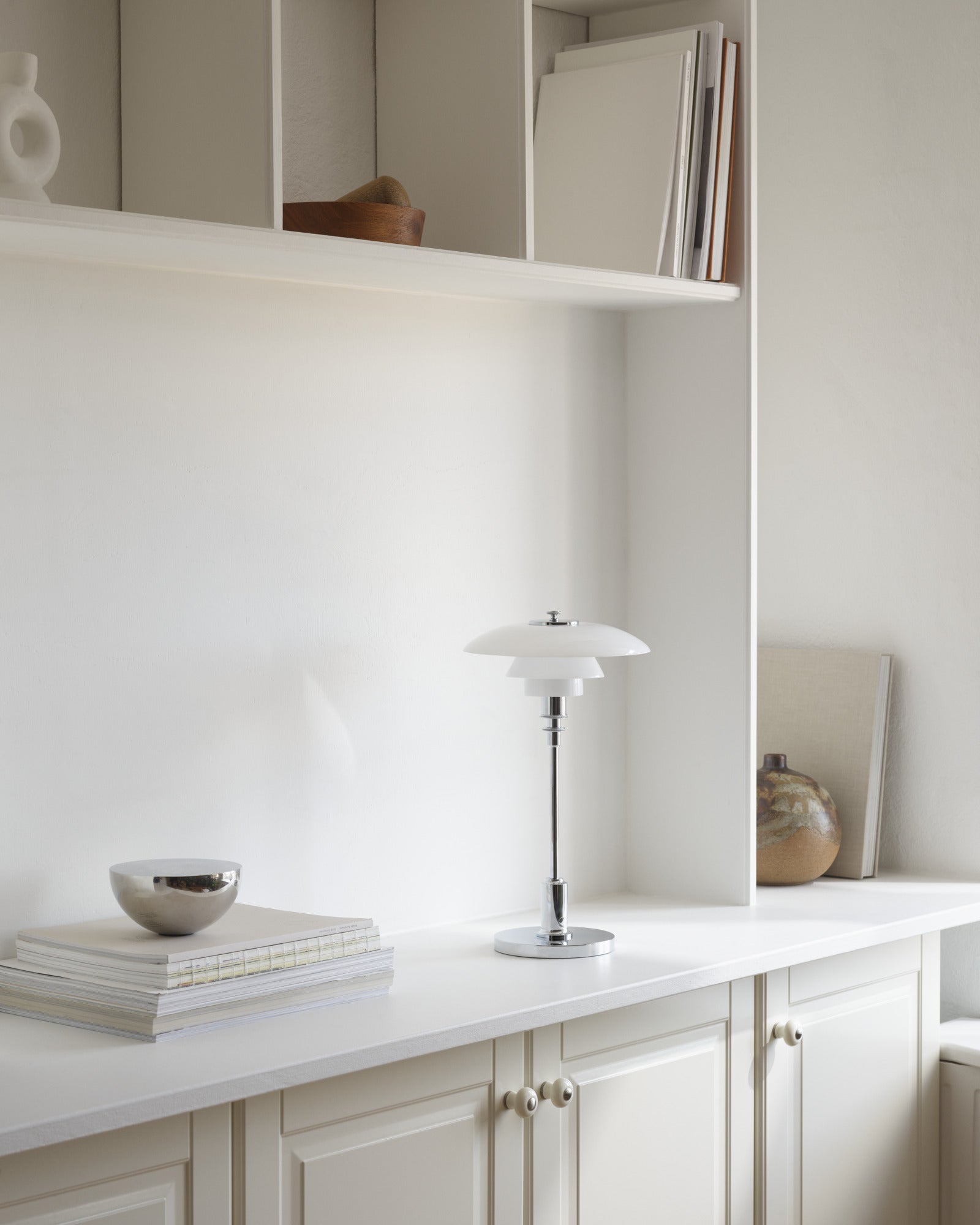 Prenosná lampa PH 2/1 biela s chrómovaným podstavcom