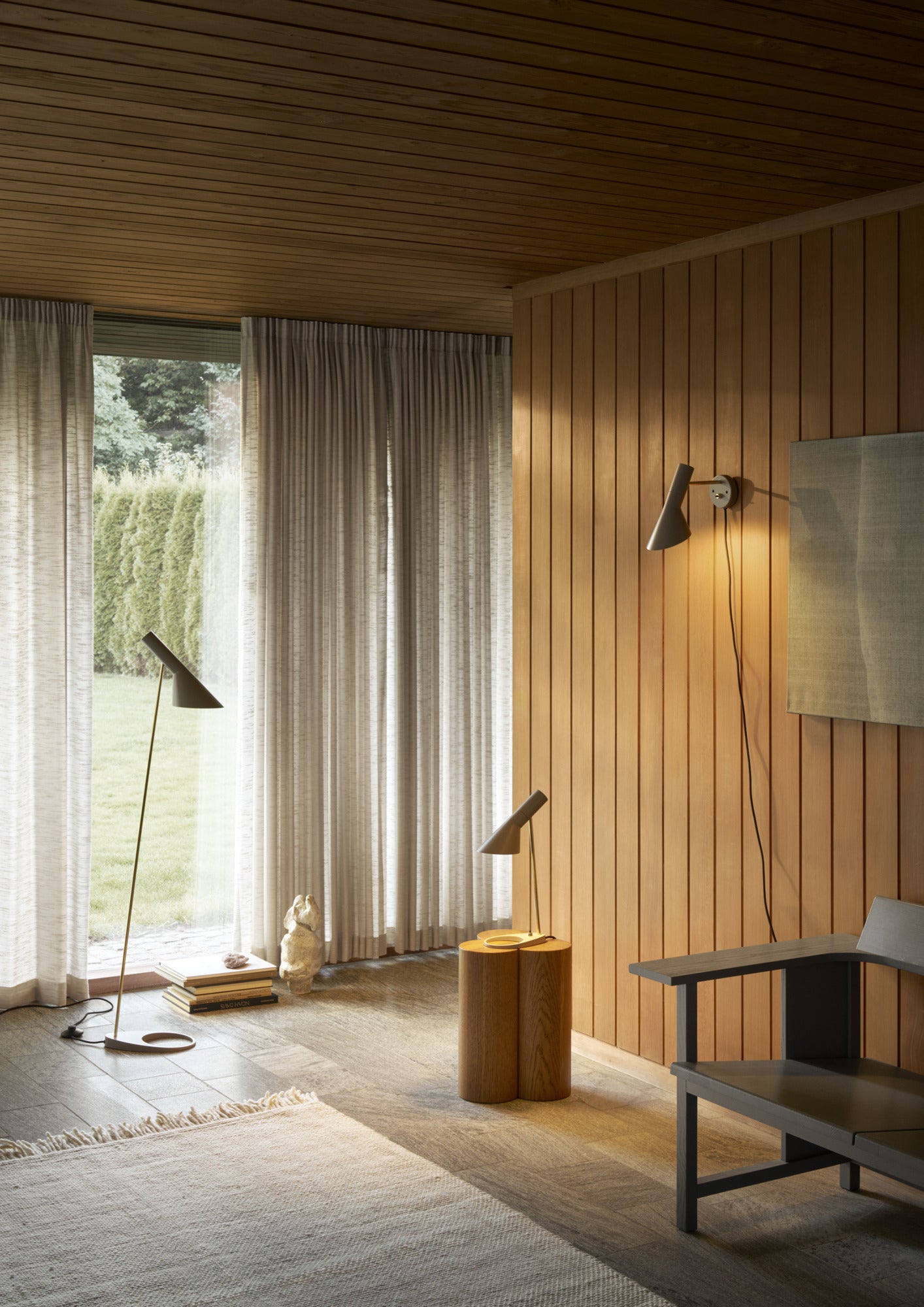 Lampa stołowa AJ MINI ciepły szary z mosiężnym