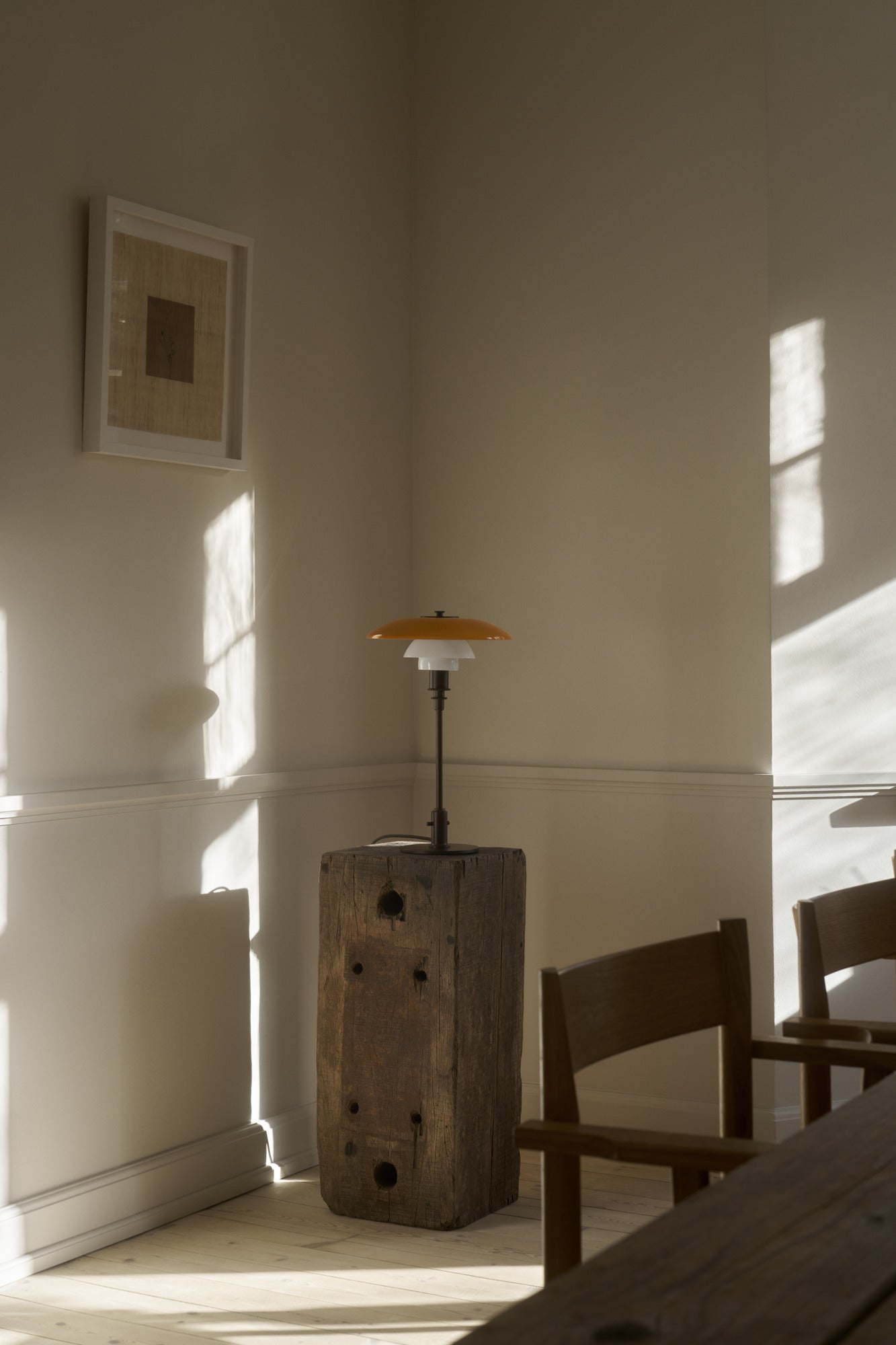Stolová lampa PH 3/2 - edícia storočia biela s oranžovou a hnedou základňou