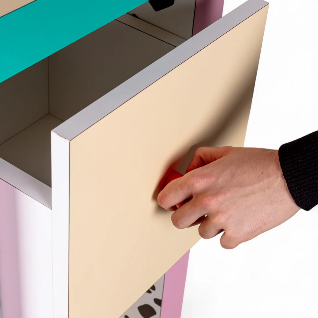 SUPERSHELF BLUE GRID bathroom cabinet white with pink and yellow