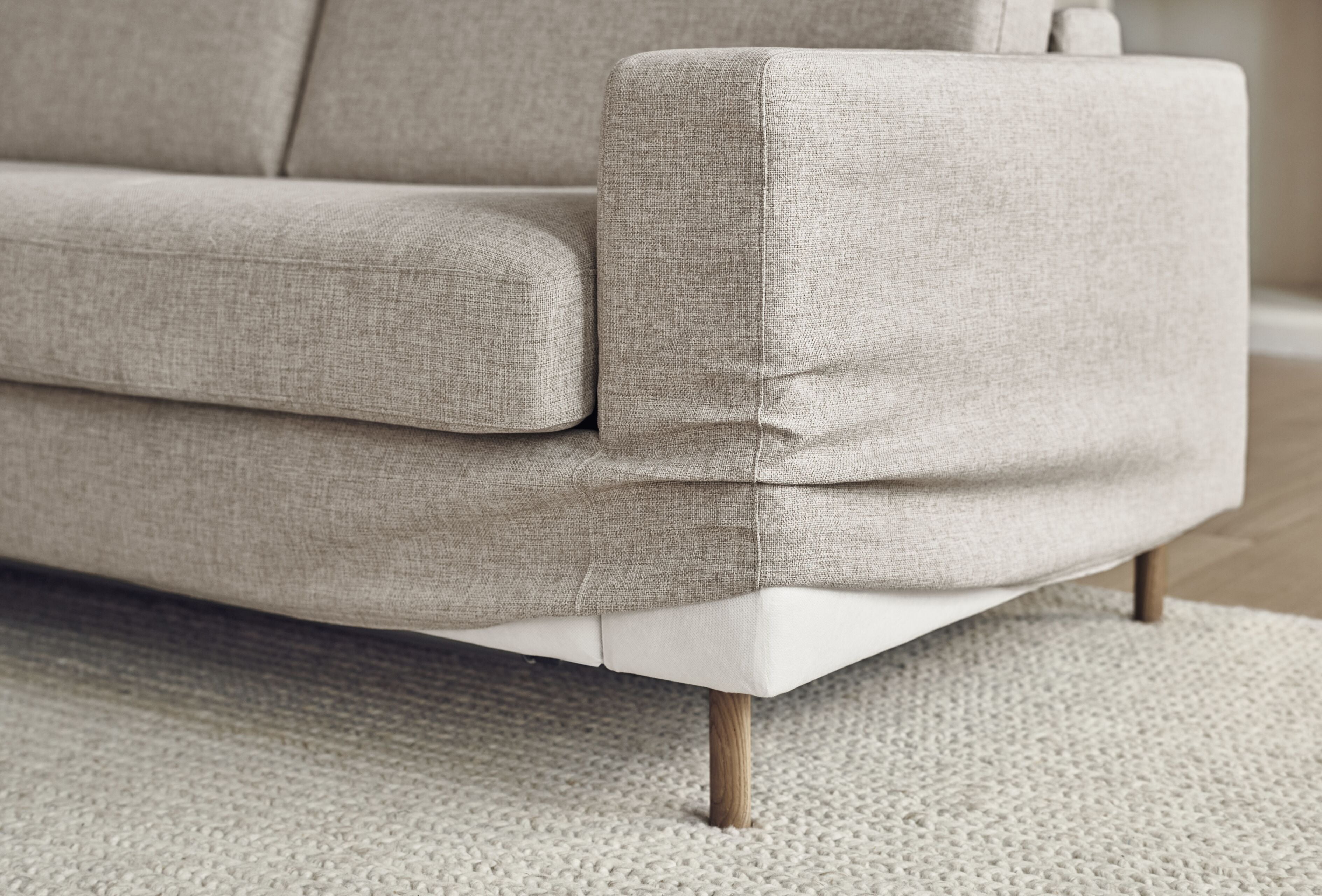 Pohovka 3-osobová SCANDINAVIA s podstavou z tmavého dubového dreva