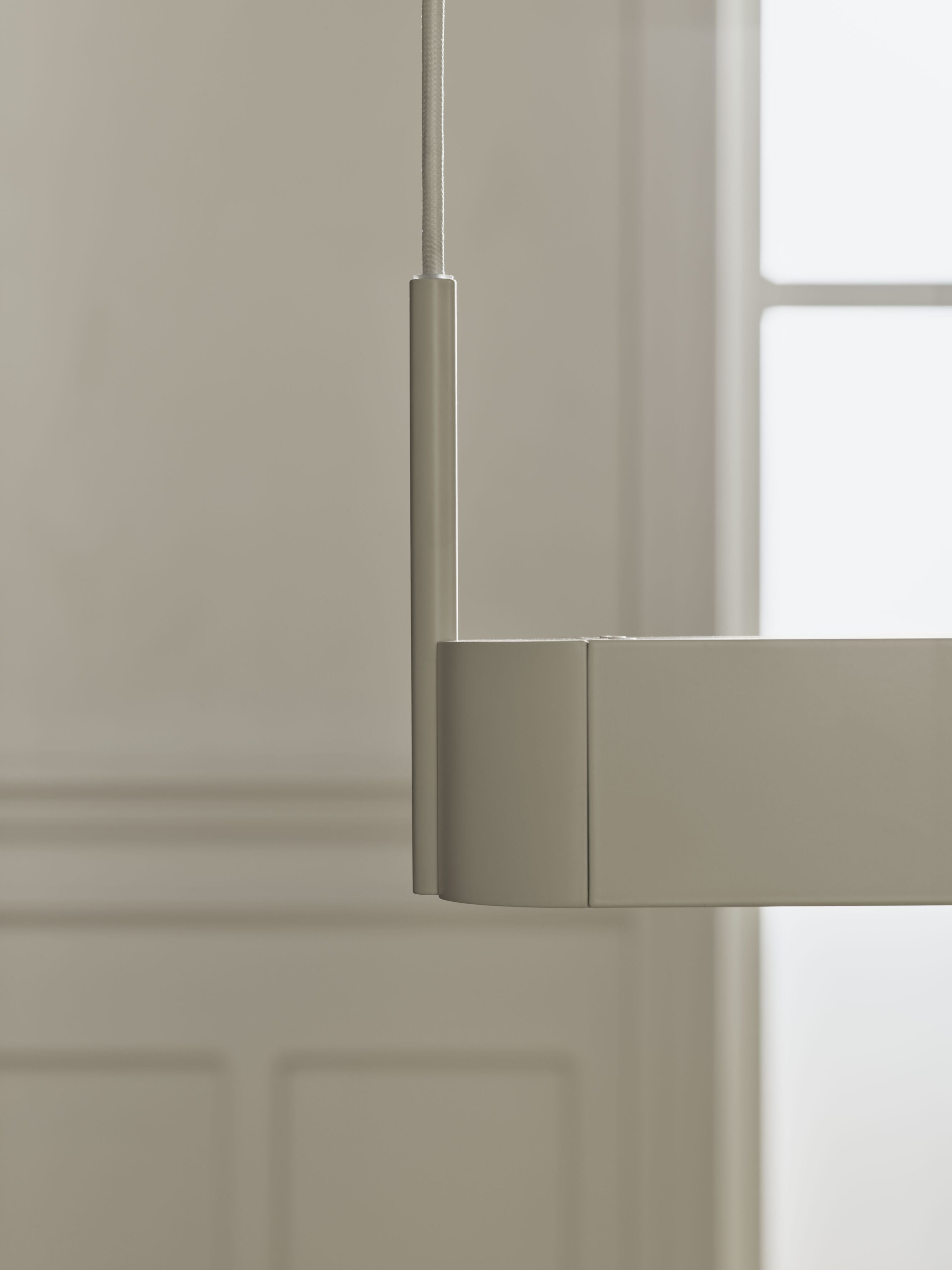 Závesná lampa SCRIBE šedá