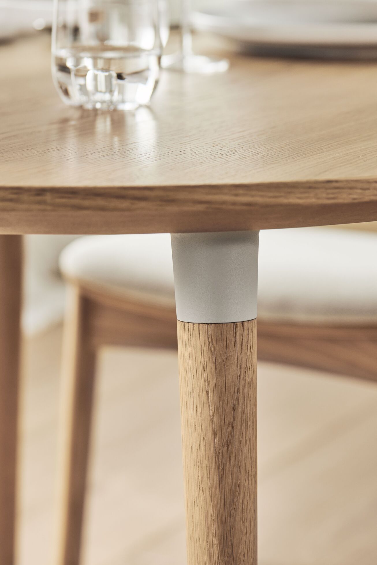 Obdĺžnikový stôl SEED bielená dubová dyha