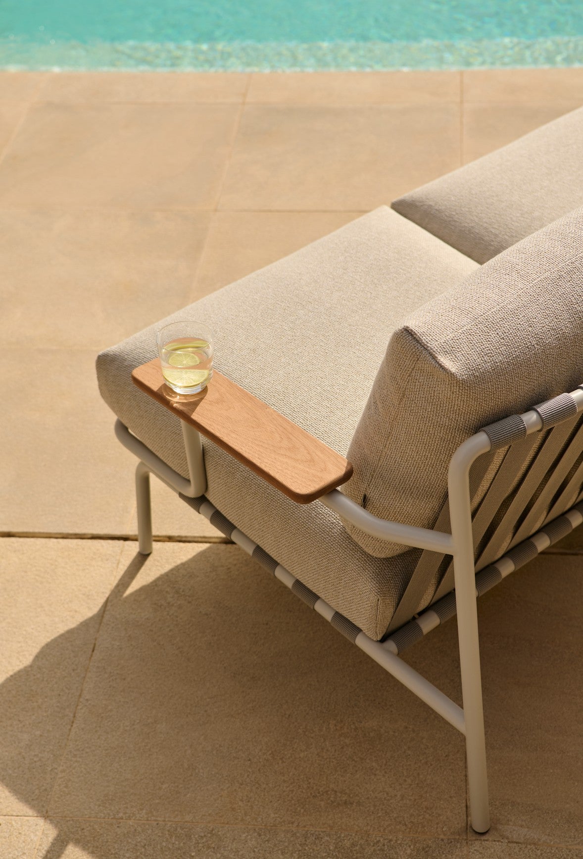 Outdoor 2-Seater Sofa with Armrests SETTLE Light Gray with Gray Base [Amelia]