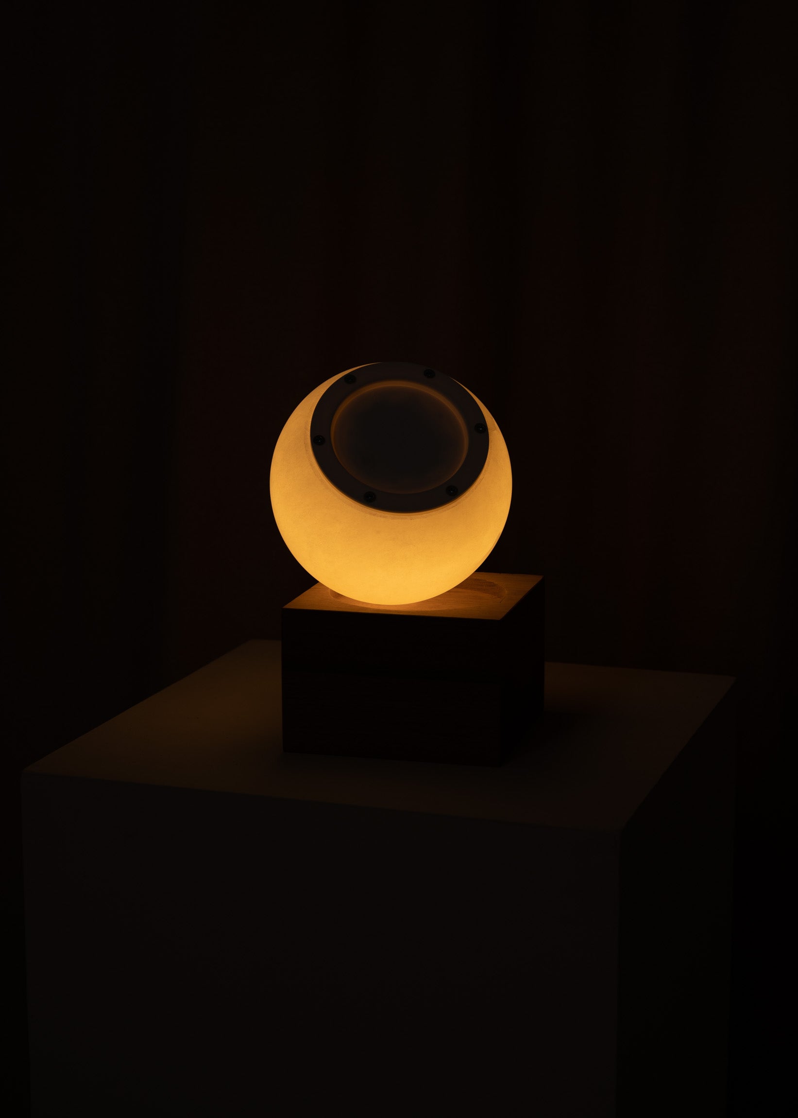 Prenosná lampa AUGURISTO biely alabaster