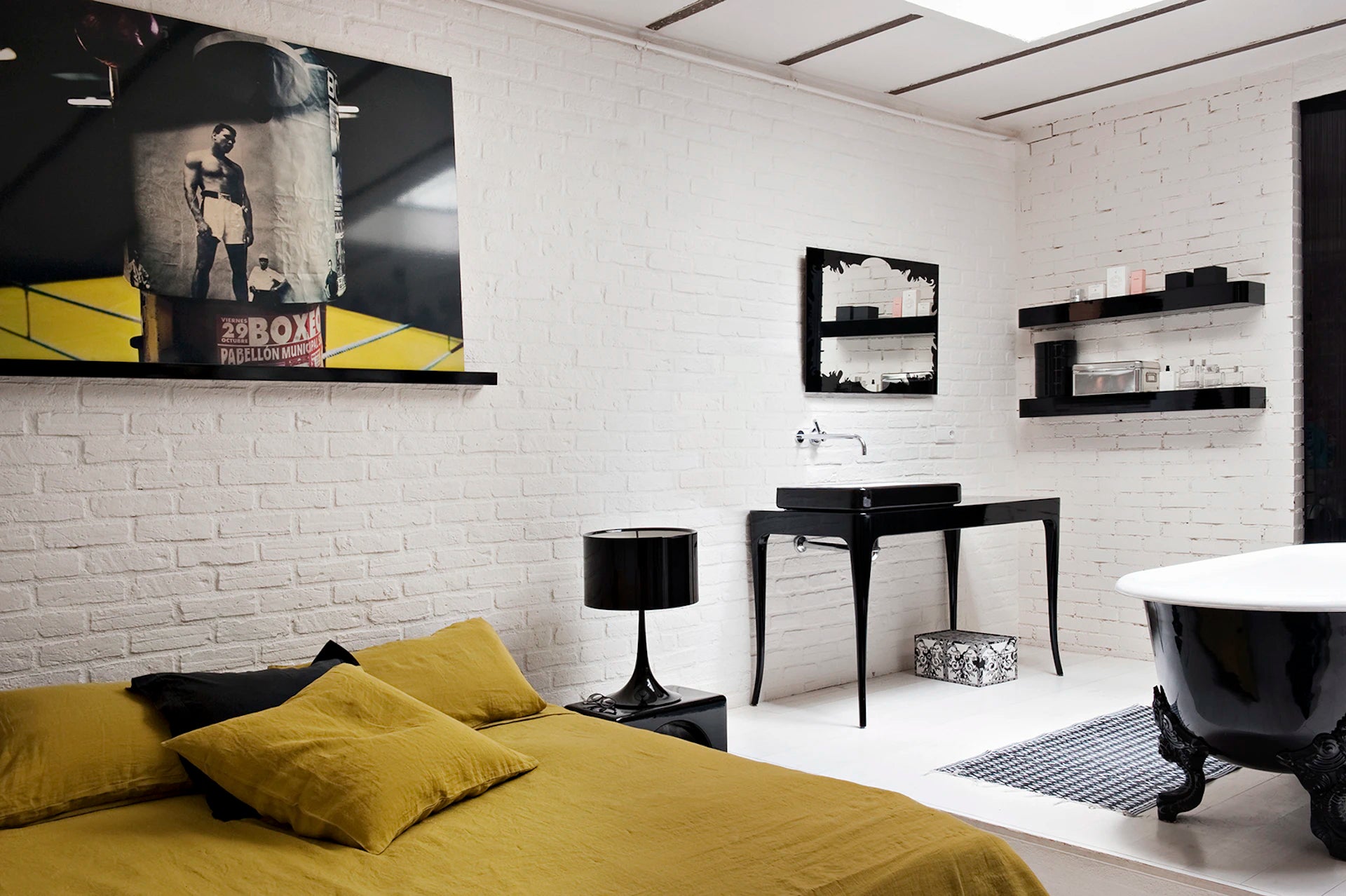 Stolná lampa SPUN LIGHT čierna