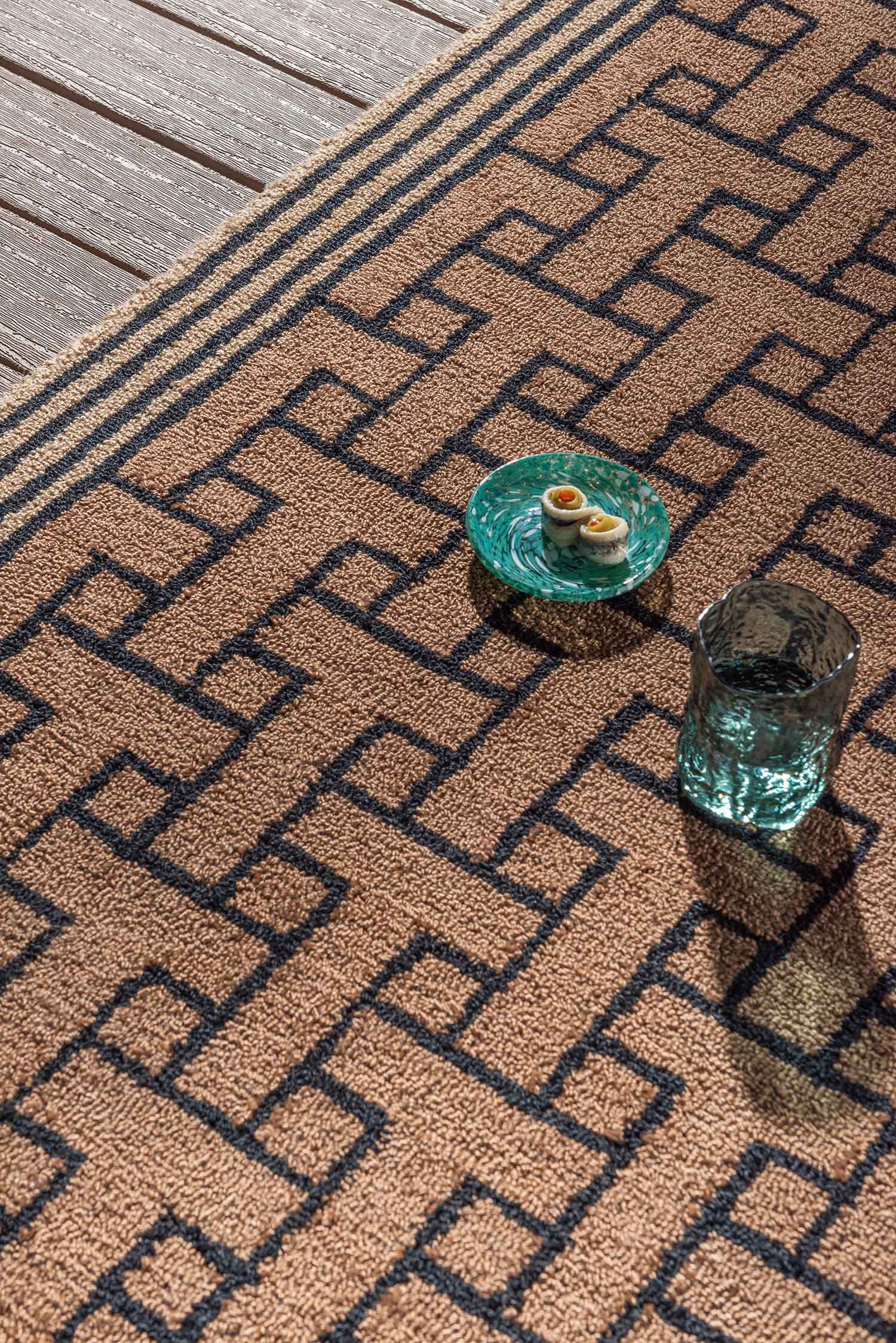 T-monogram external rug brown