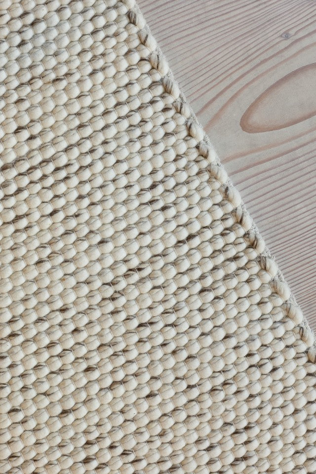 LOOPY cream rug with brown