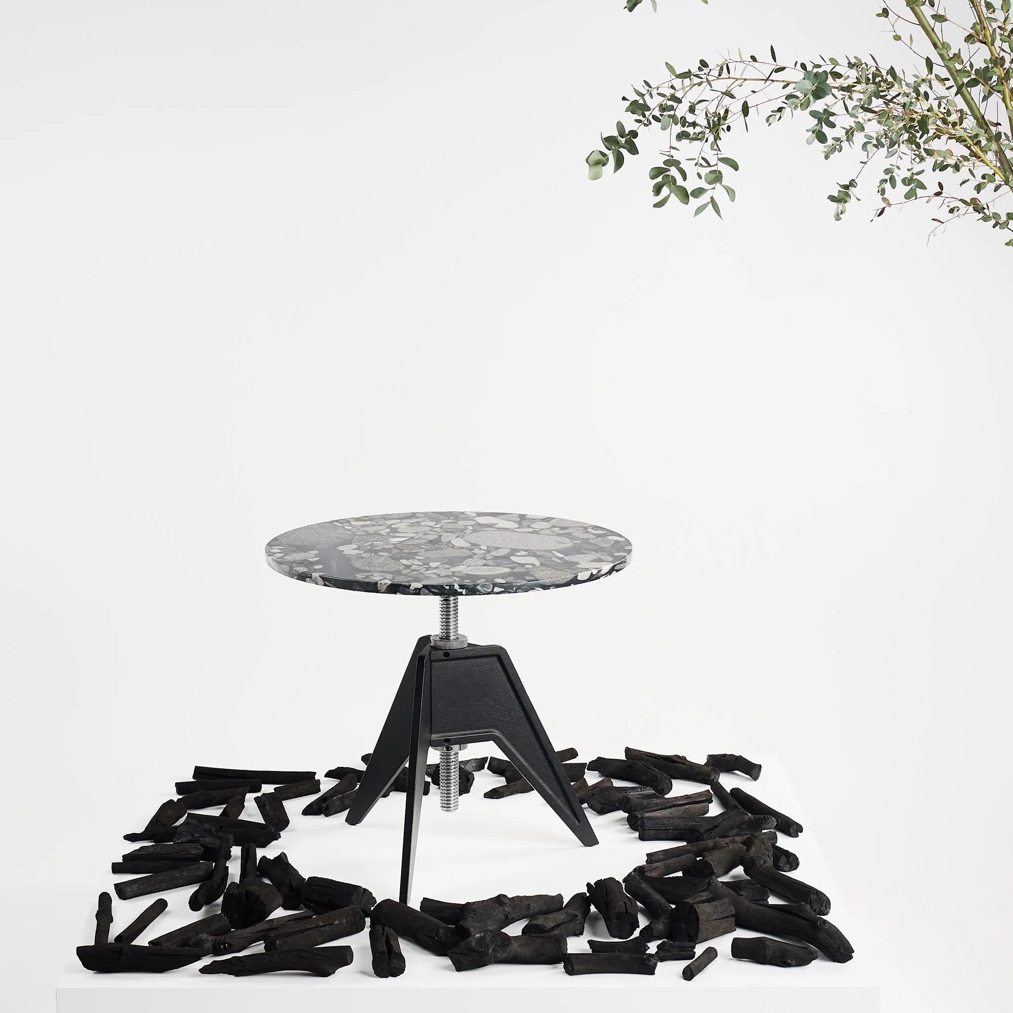 Bočný stolík SCREW z mramoru