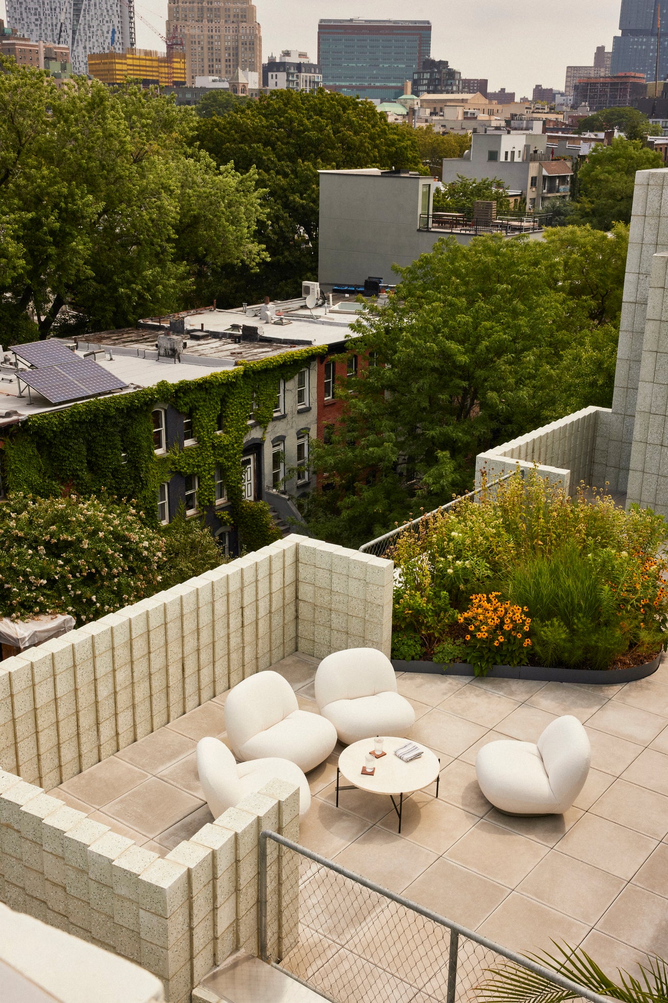 Záhradné kreslo PACHA čalúnené so zlatým podstavcom