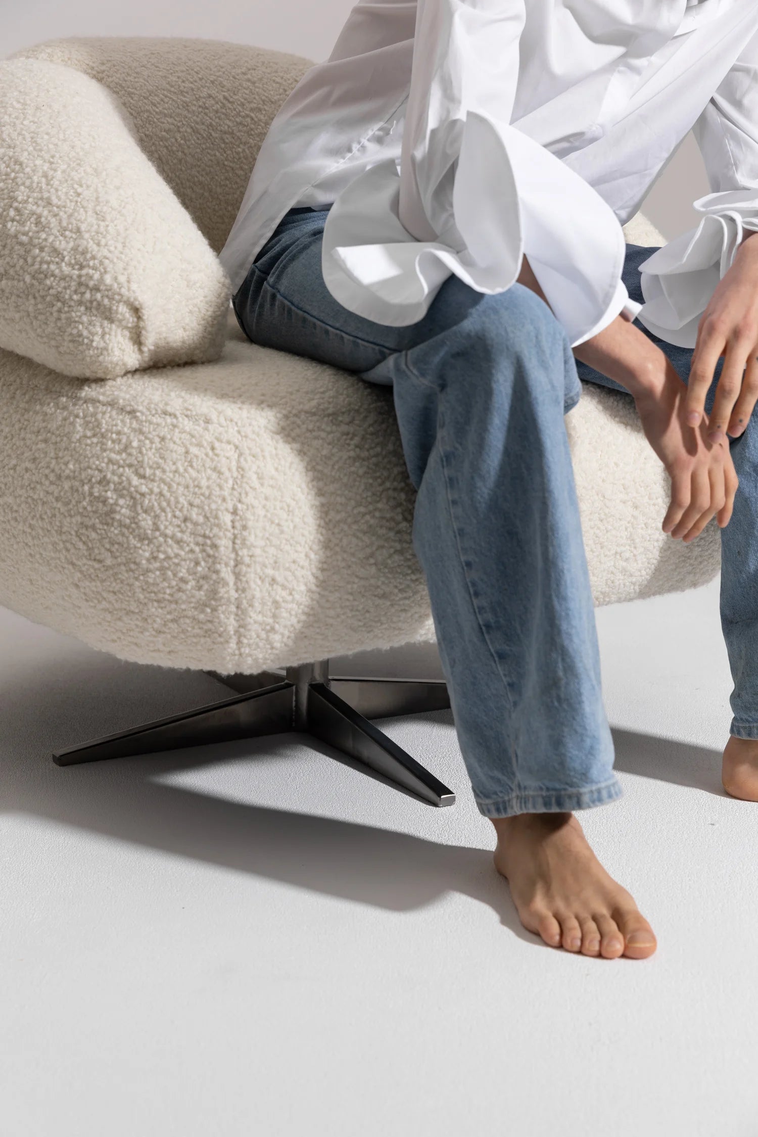 Otočný kreslo CROISSANT čalúnené