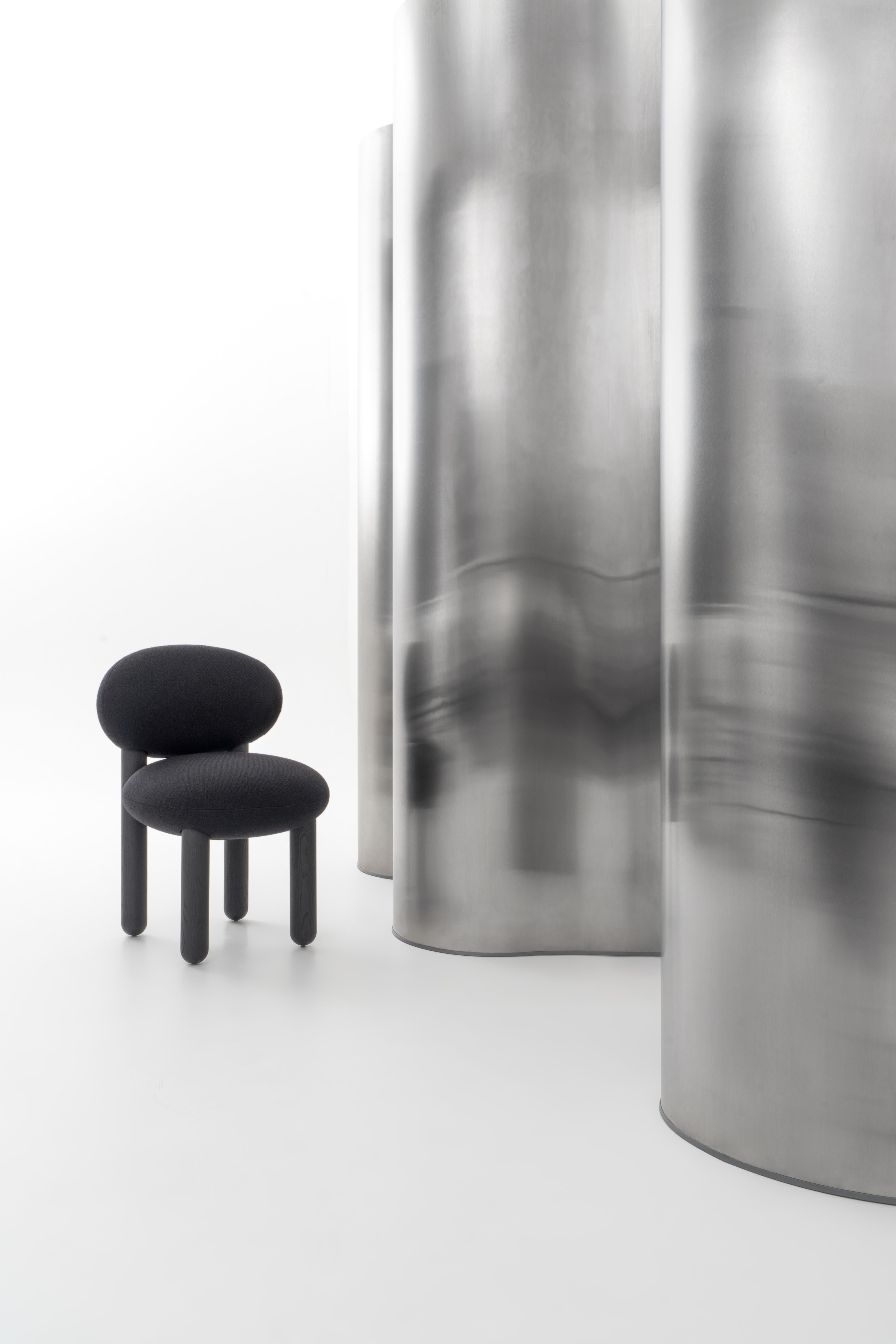 Čalúnená stolička FLOCK CS2 s drevenou základňou