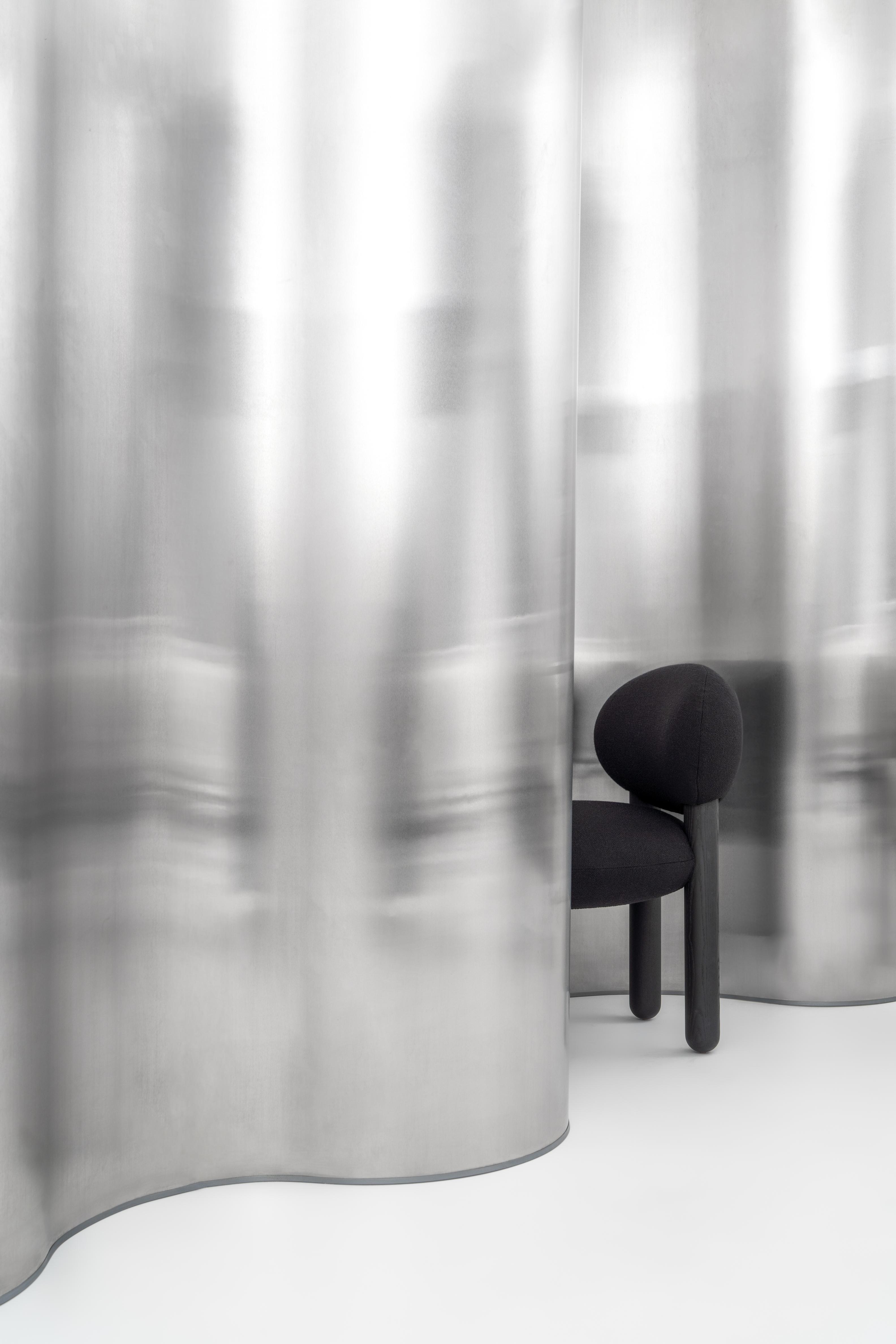 Čalúnená stolička FLOCK CS2 s drevenou základňou