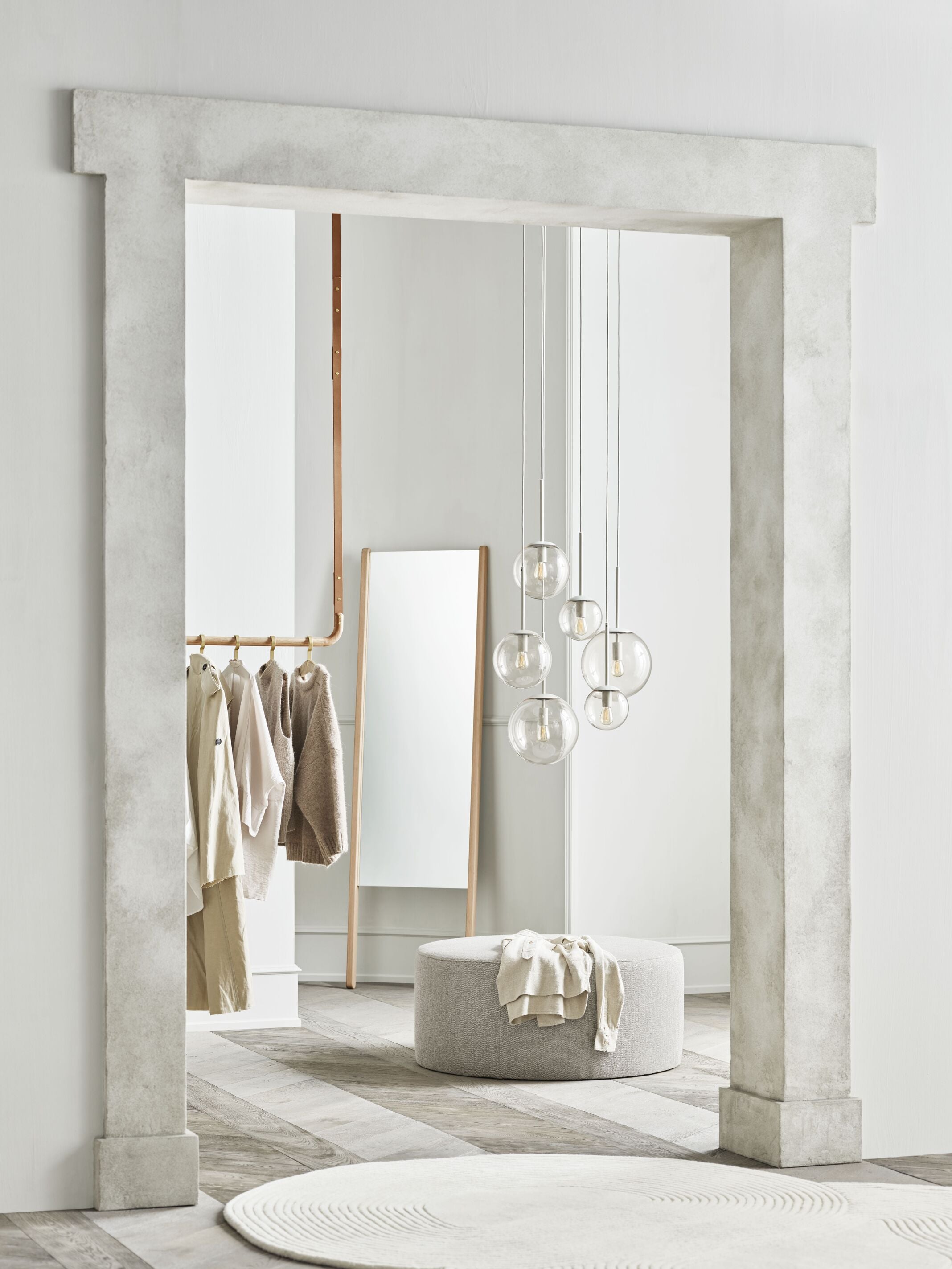 Luster HAVEN rám z tmavého dubového dreva