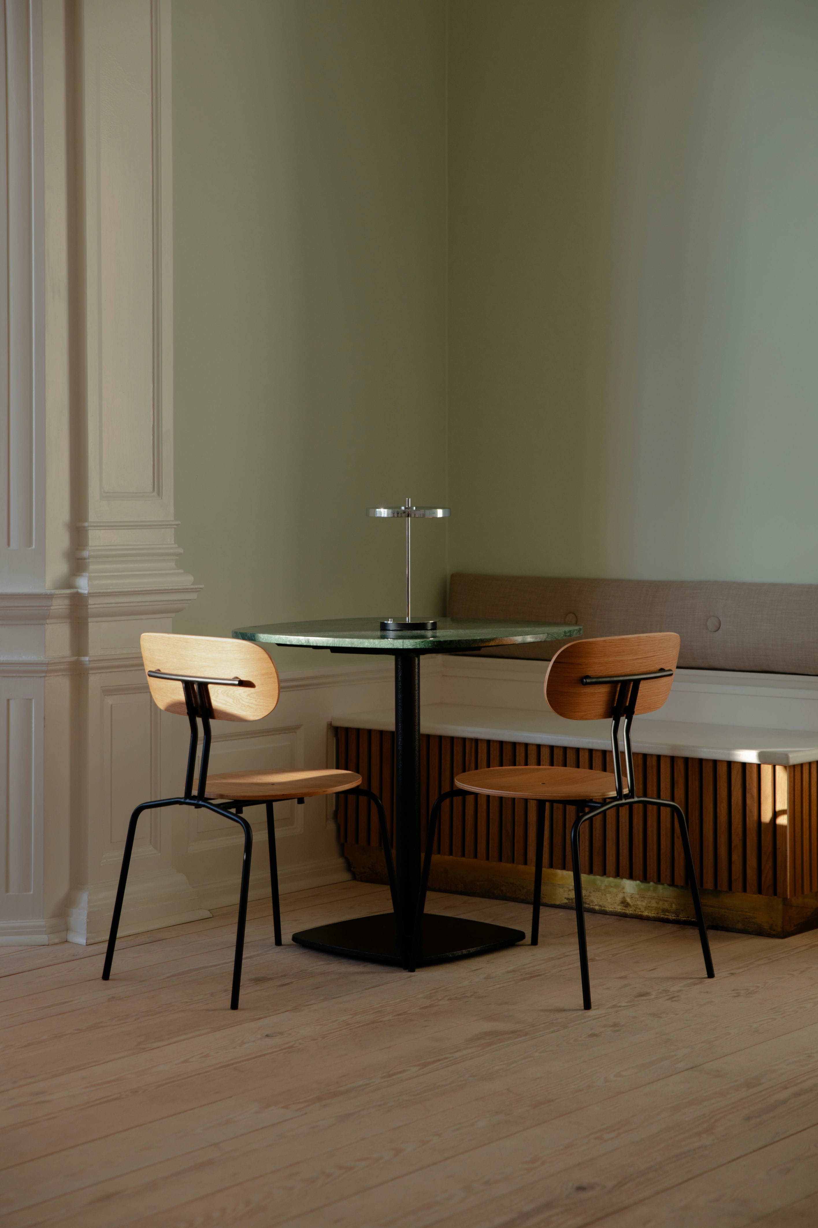 Prenosná lampa ASTERIA MOVE leštená oceľ