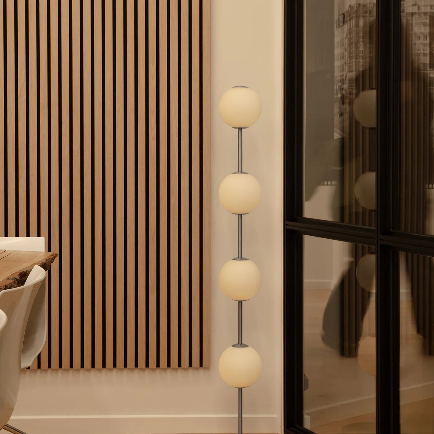 AUDREY floor lamp in white with silver accent