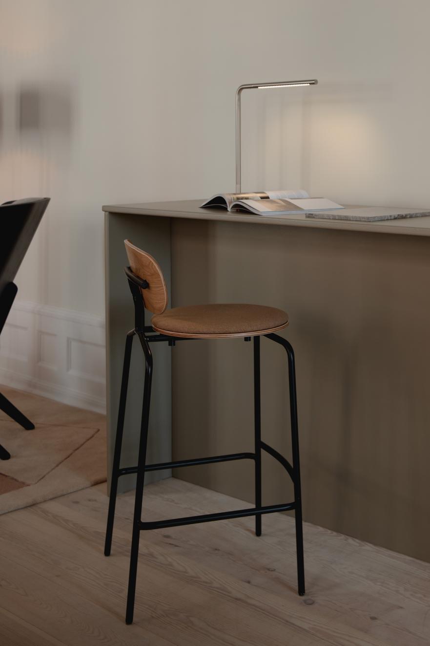 Hoker CURIOUS krémový plyš so zlatým podstavcom