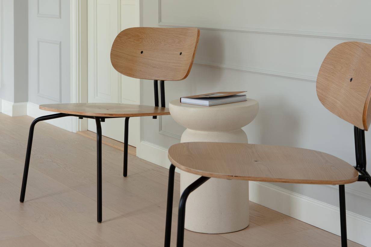 Curious cinious chair with a black base