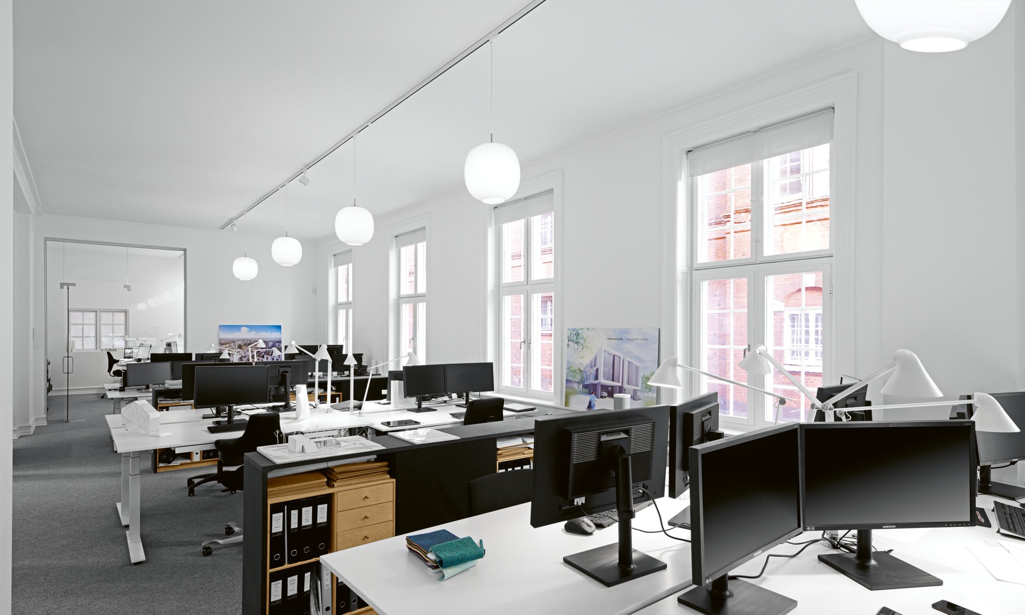 Stolná lampa NJP biela