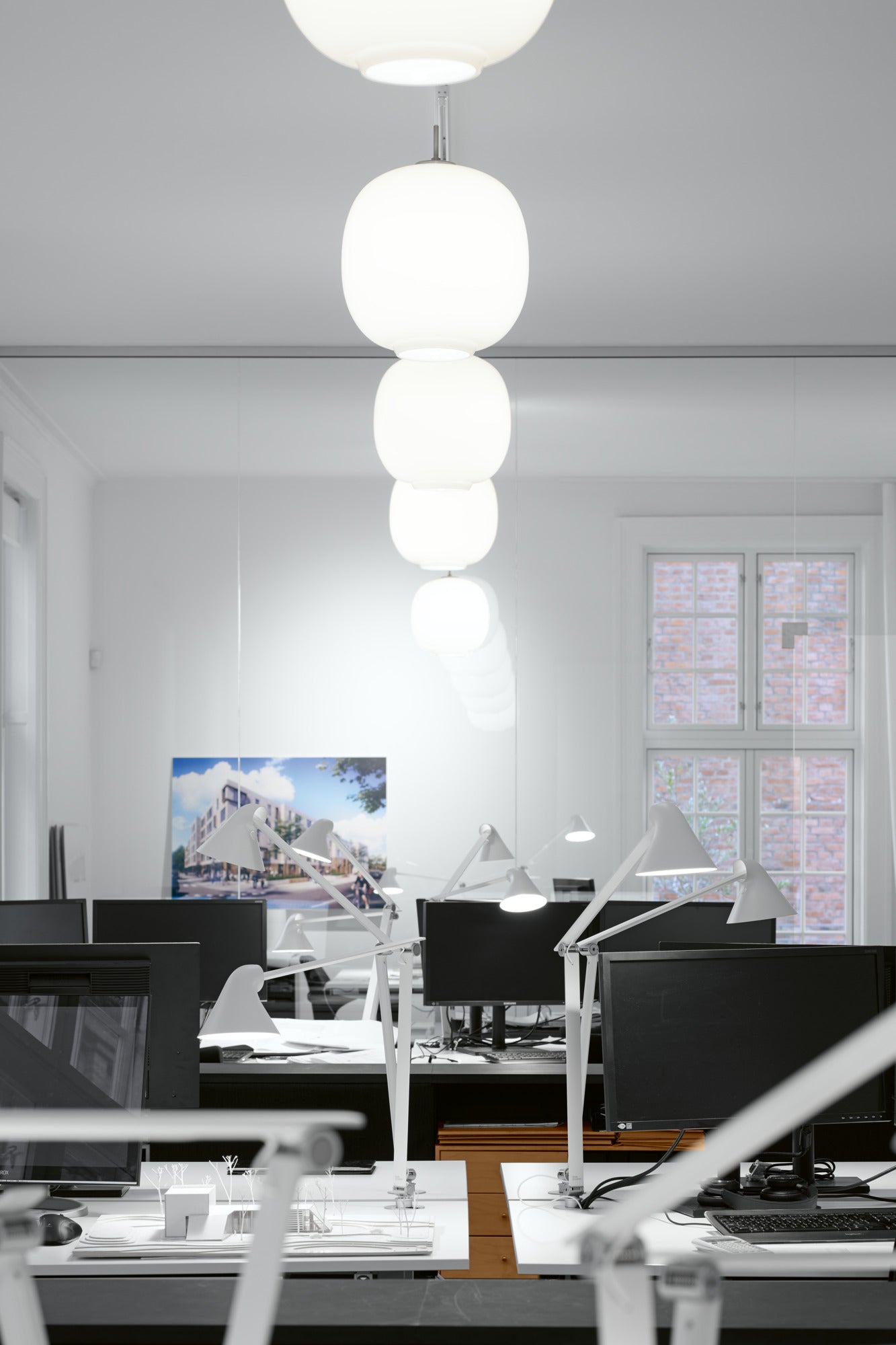 Stolná lampa NJP biela