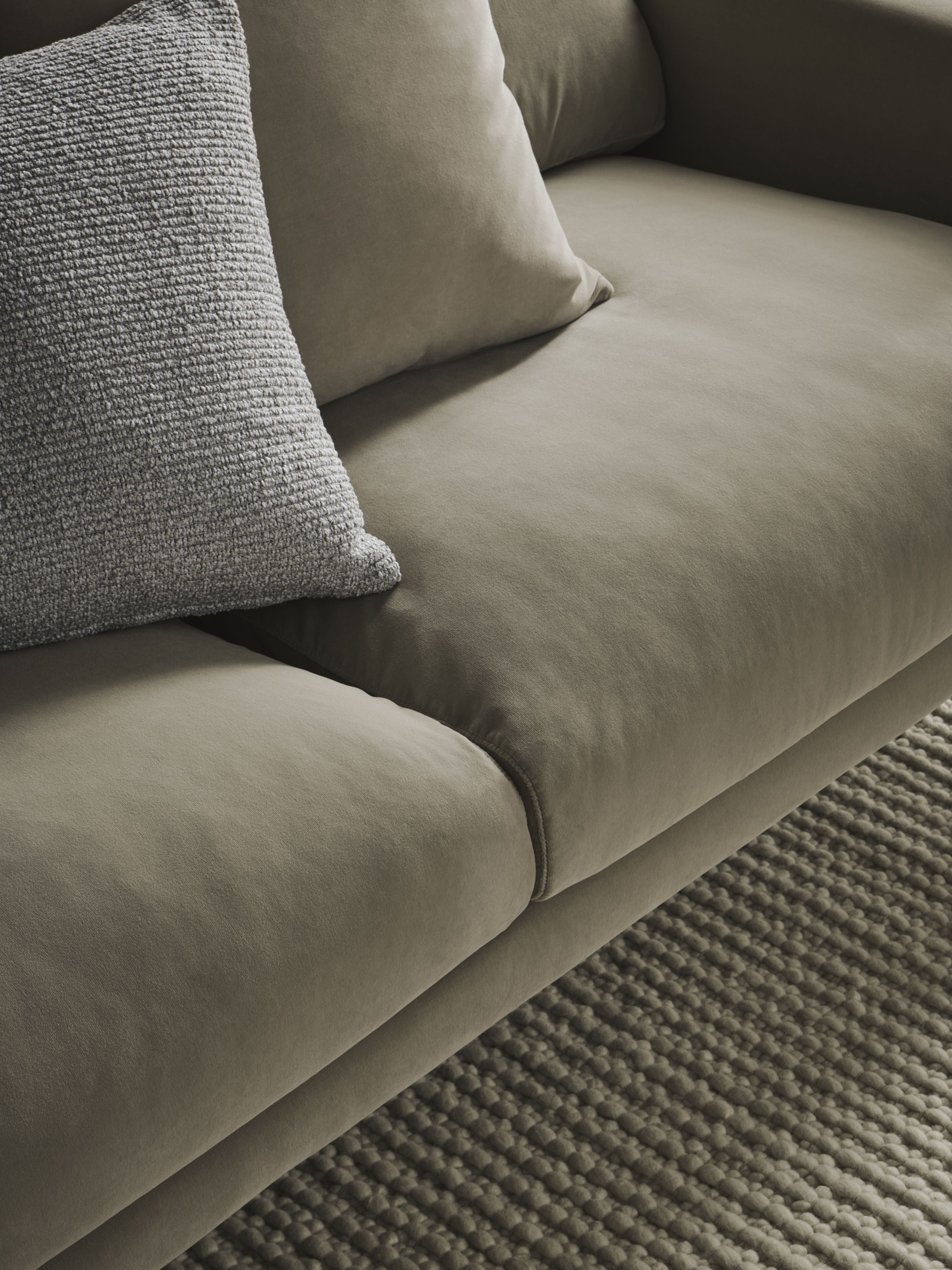 Left -hand corner Veneda Slim gray steel base
