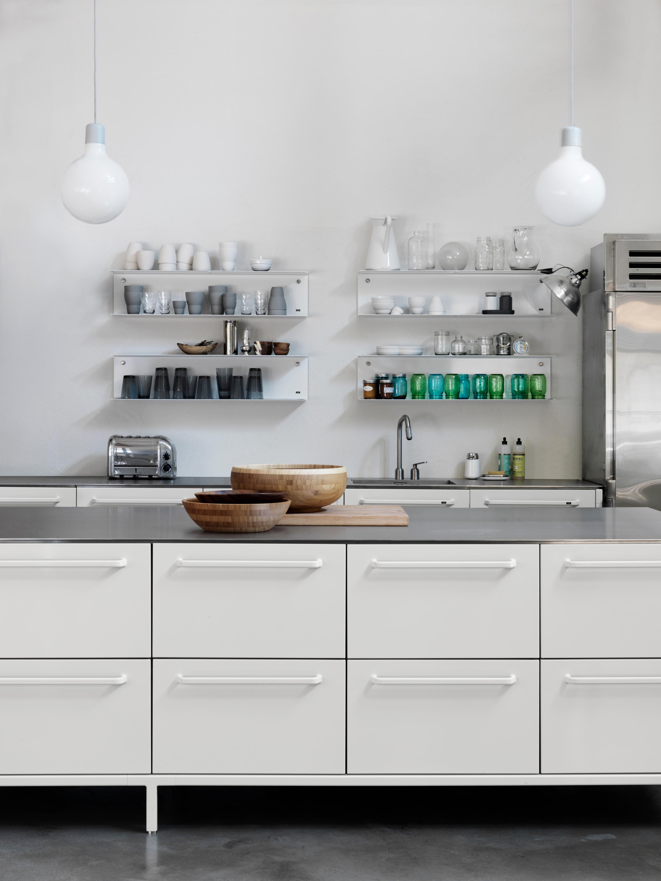 Hanging shelf VIPP white