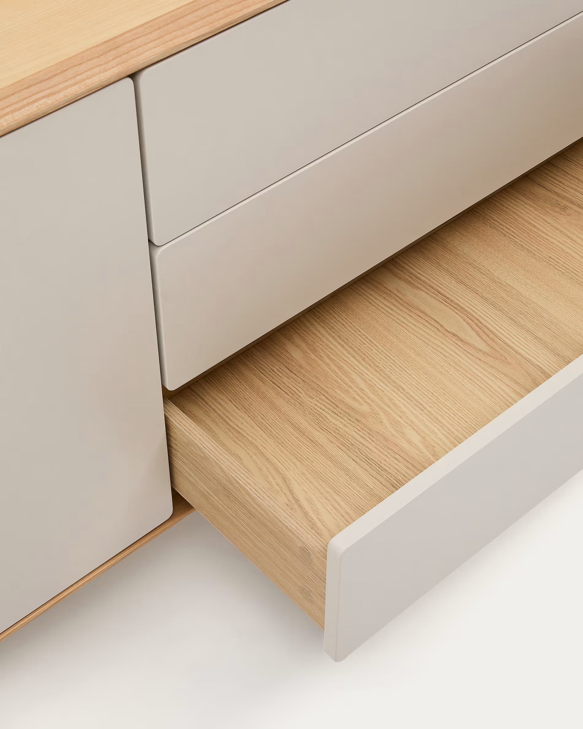 Komoda ANIELLE svetlosivá s drevom