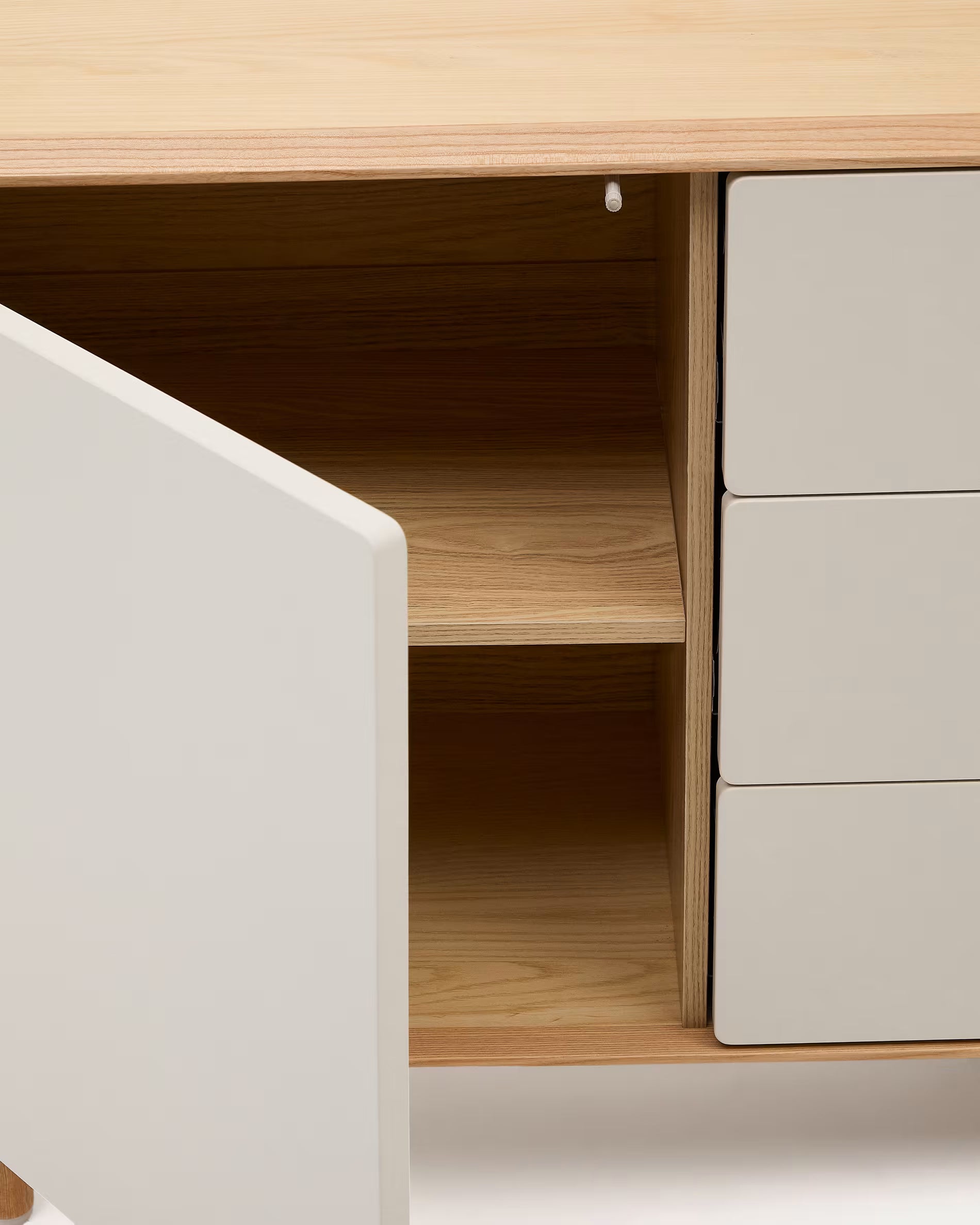 Komoda ANIELLE svetlosivá s drevom