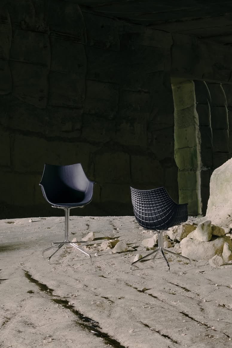 White Meridiana Hocker with a black base