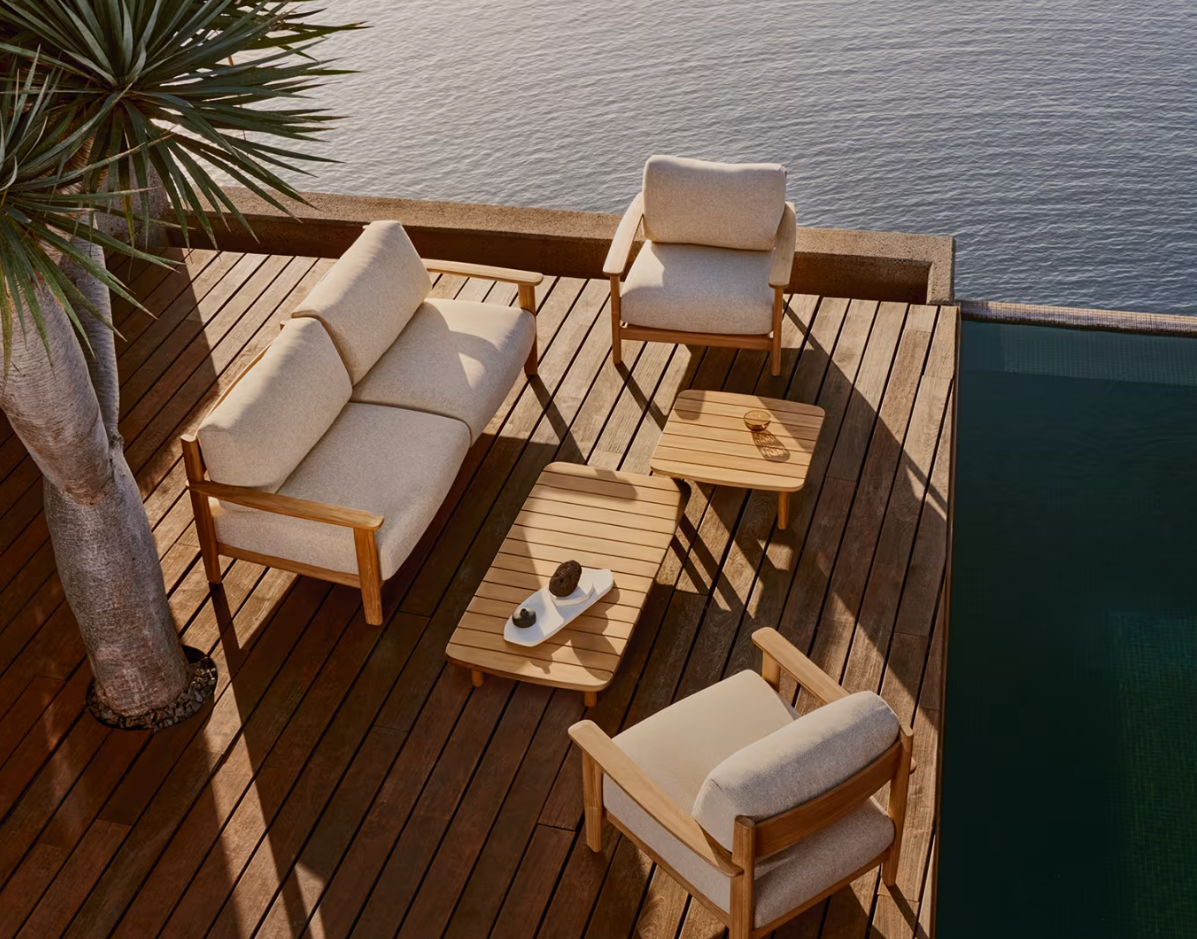 Fotel TIRANT béžový s drevenou základňou