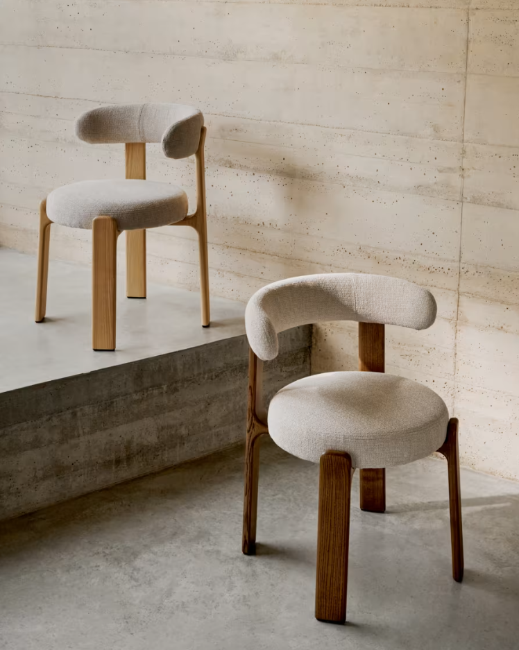 Stolička GRANITE béžový šenil s tmavým jaseňovým podstavcom