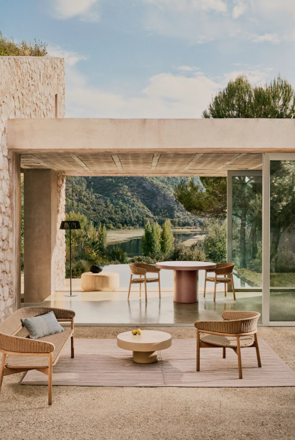 Záhradná pohovka ARINELLA z ľahkého akáciového dreva s béžovým povrazom