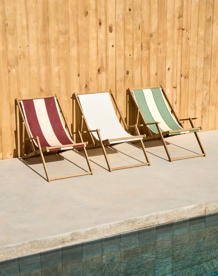 Ležadlo VILARA biele s akáciovou základňou