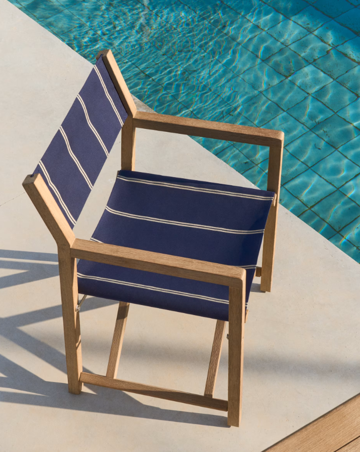 Skladacie vonkajšie kreslo VILARA modré s akáciovou základňou