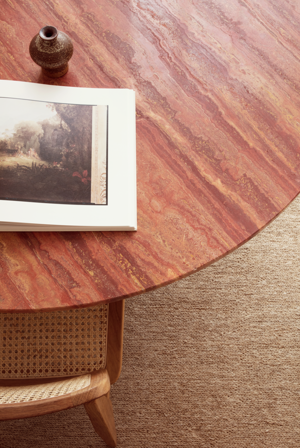 Okrúhly stôl EPIC červený travertín