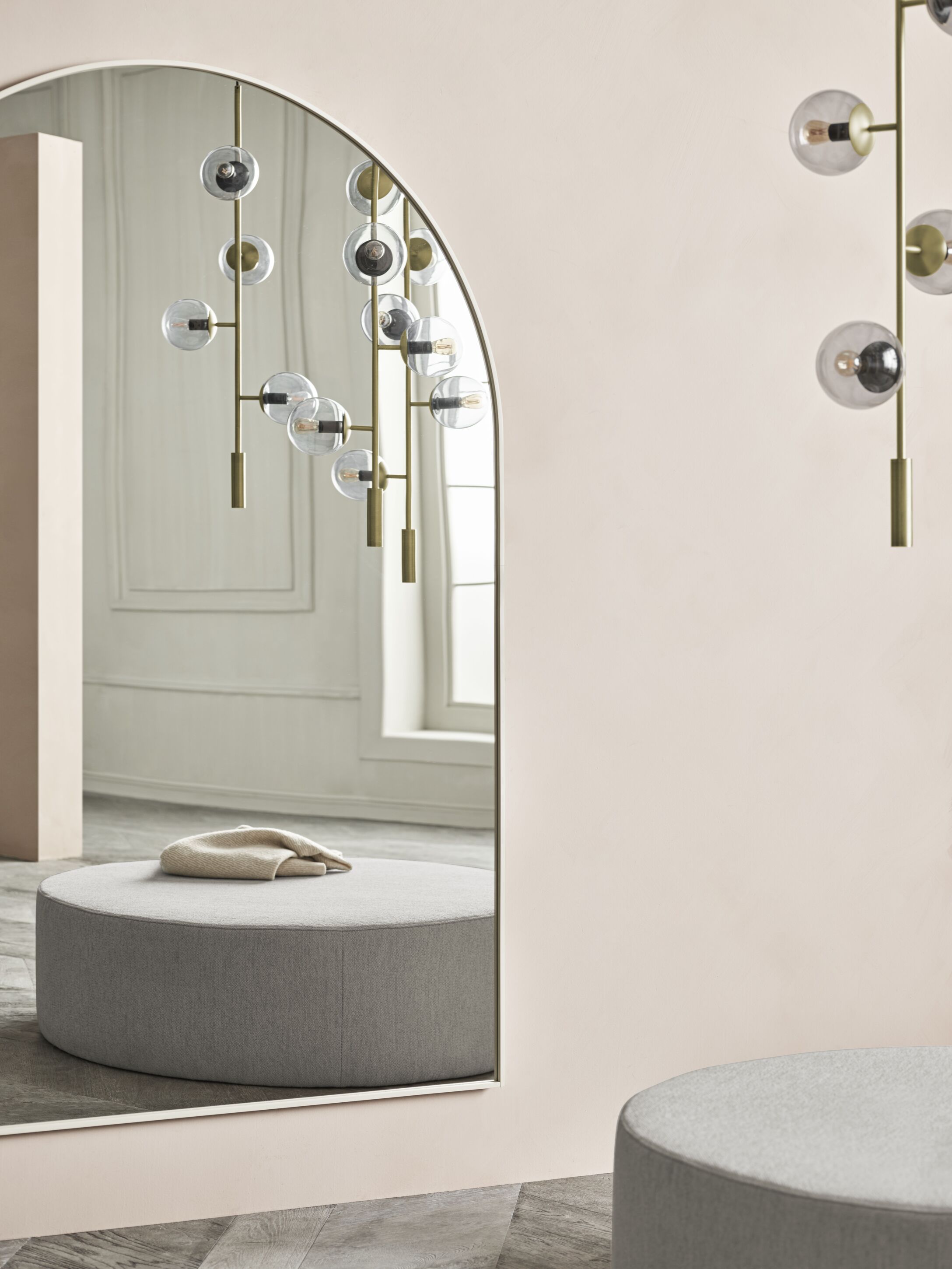 Luster RIPPLE so šedým rámom