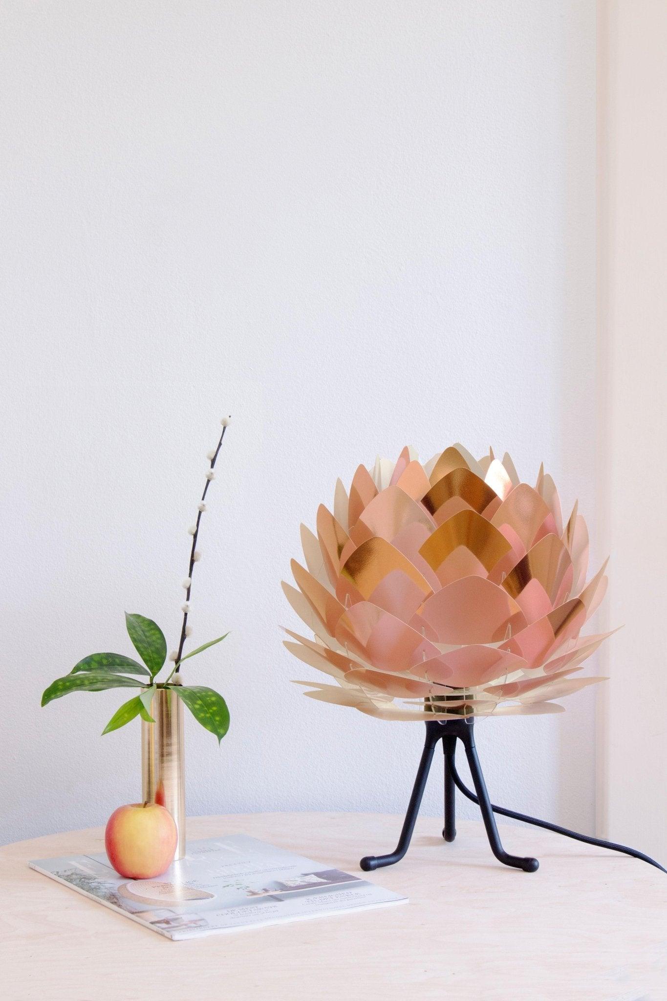 Abażur SILVIA różowe złoto UMAGE    Eye on Design