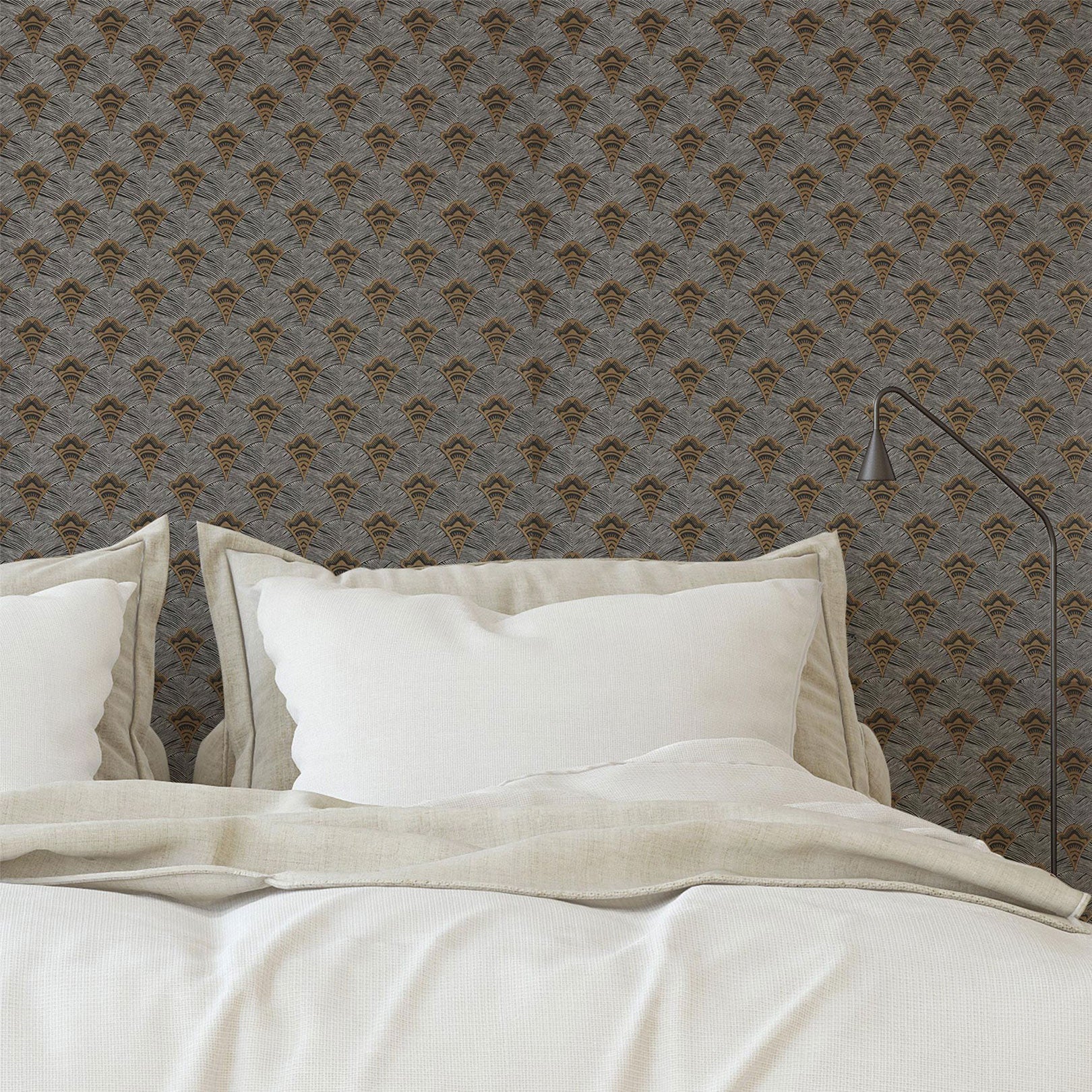 Tapeta štrukturálna s abstraktným vzorom ventilátorov ADENIUM - NOIR čierna so zlatou