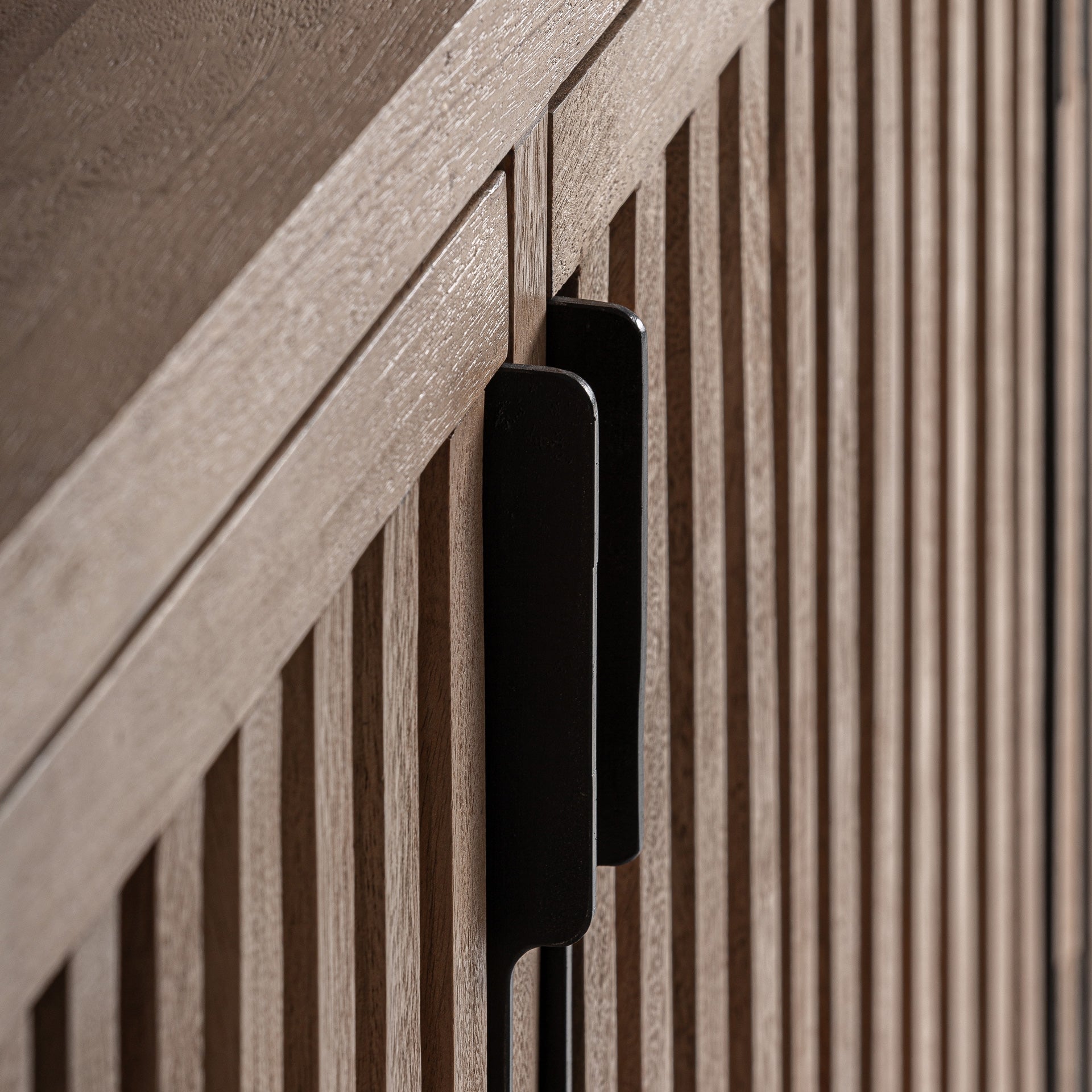 GÀBIA Mango Wood Chest of Drawers