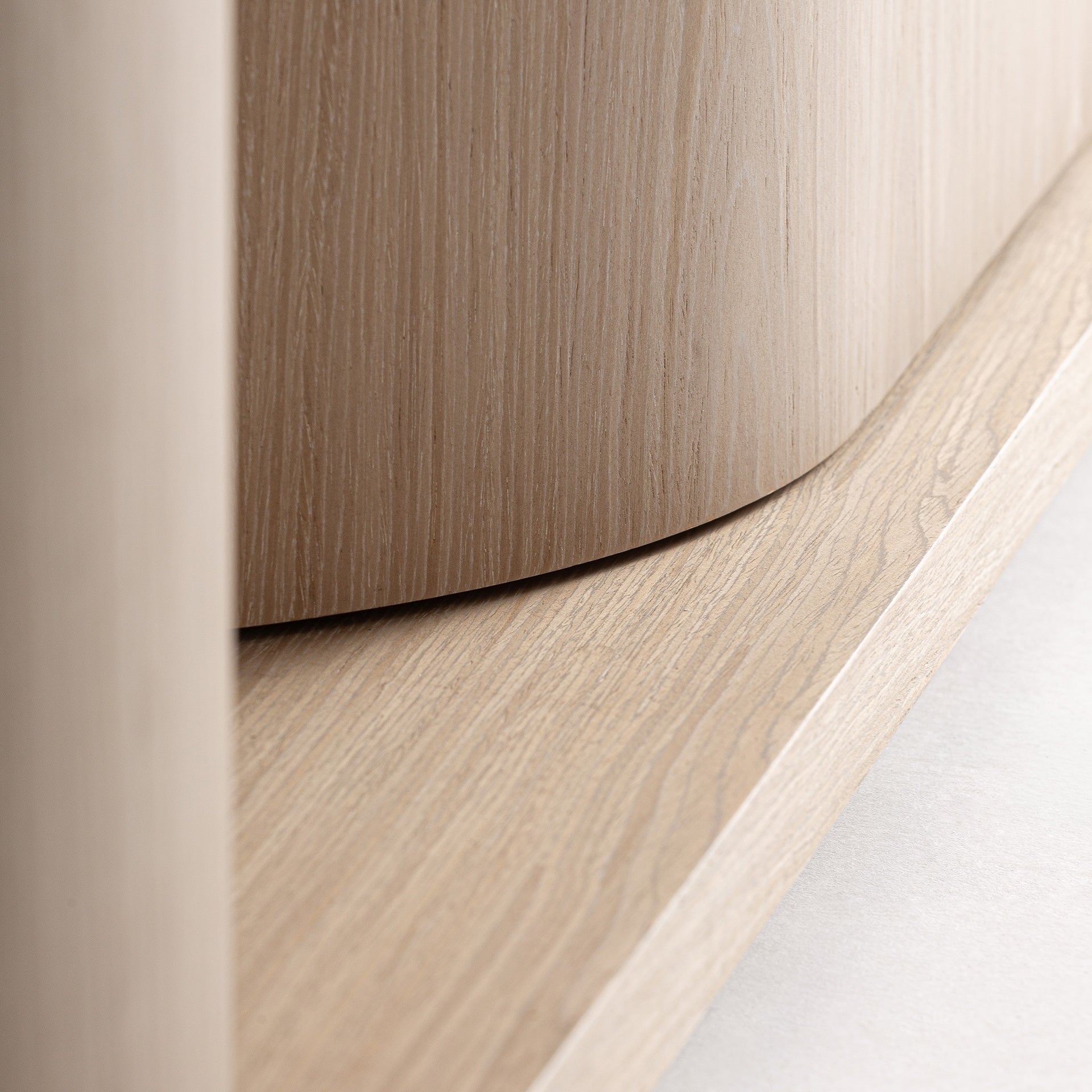 KHARJ Chest of Drawers in Oak Wood