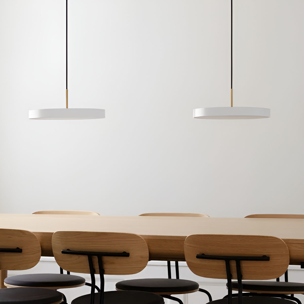 ASTERIA PLUS pendant lamp in light gray with a gold accent