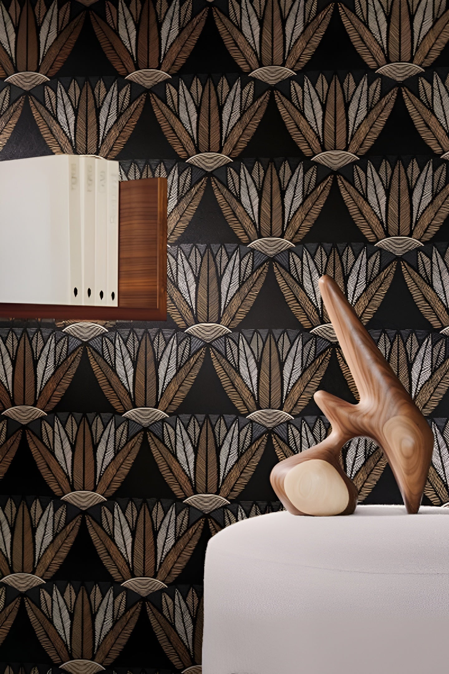 Tapeta s rastlinným motívom kvetov lotosu CASTALIA - NOIR/MORDORE čierna s hnedou