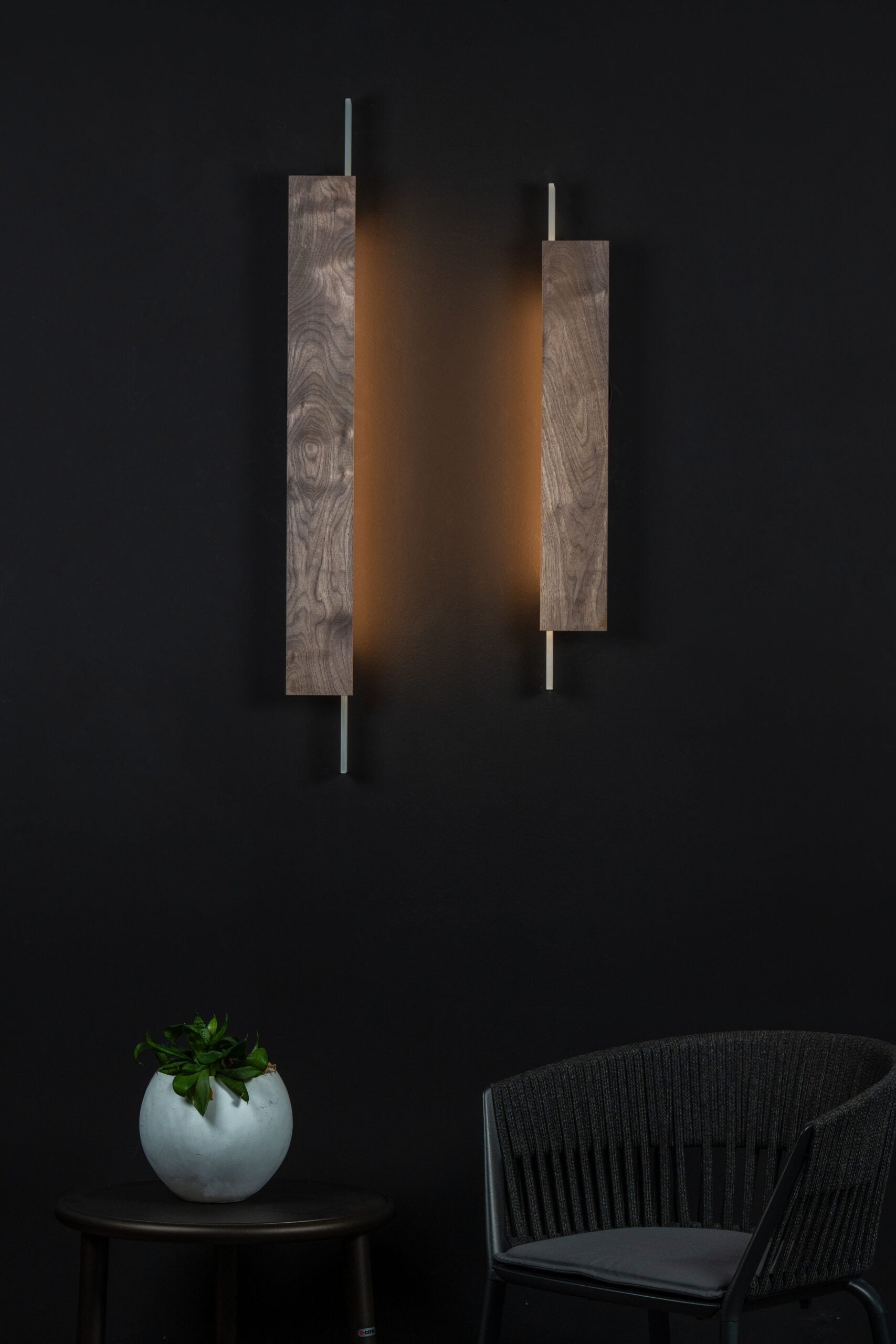 BLAZE wall lamp walnut wood