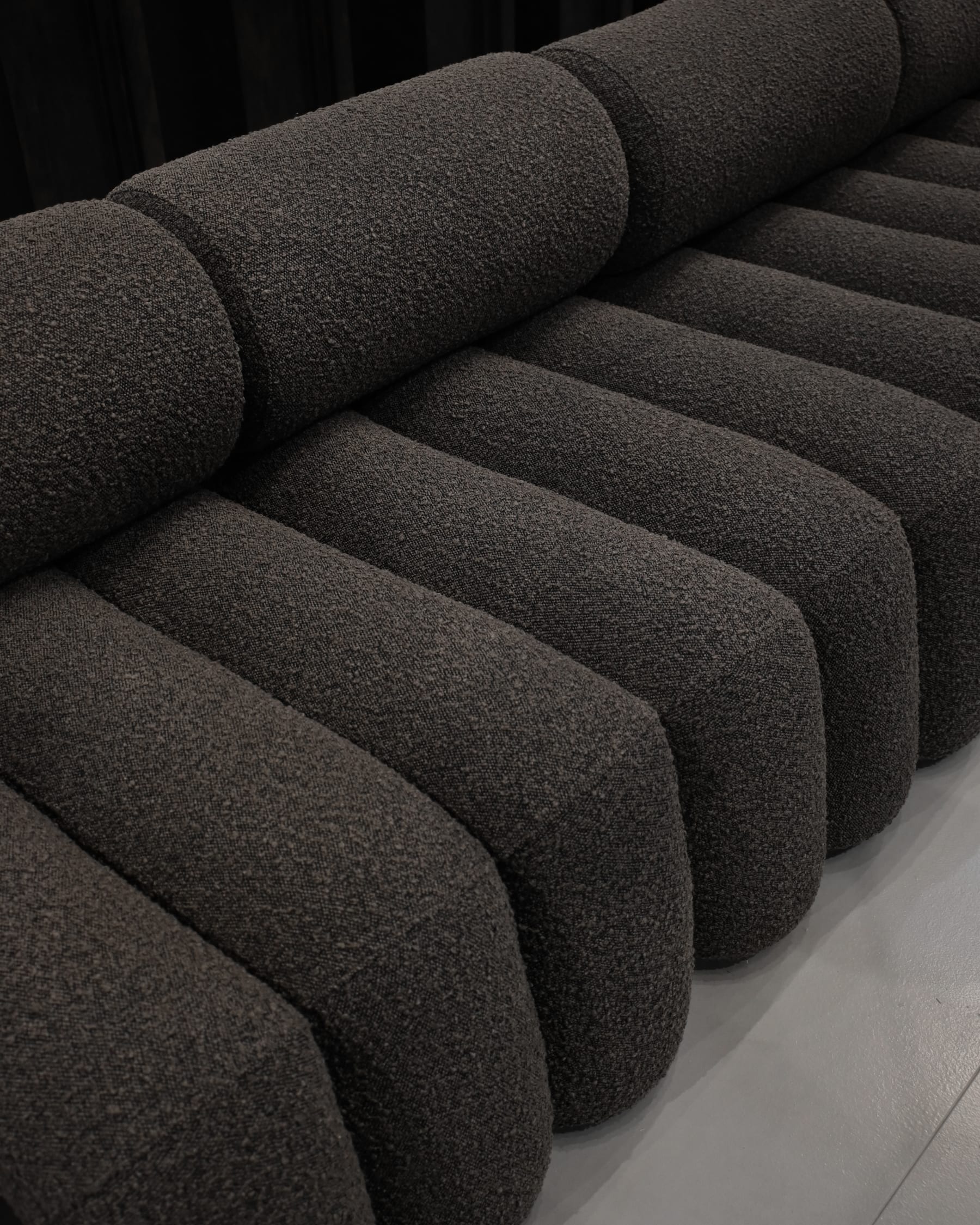 Fotel FOKU šedo-hnedý boucle