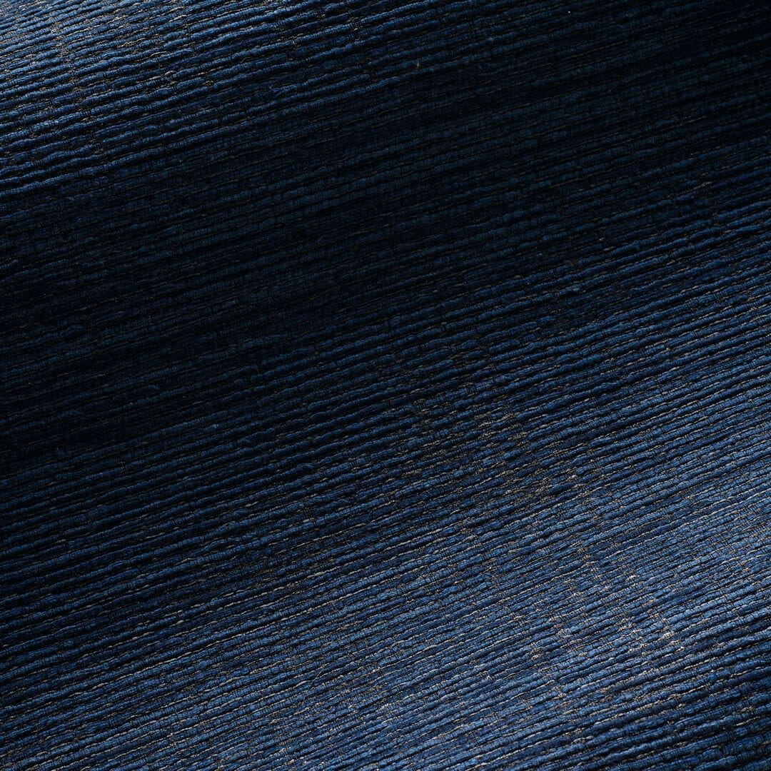 Textilná tapeta so štruktúrou napodobňujúcou plátno ORCADE - MARINE tmavomodrá