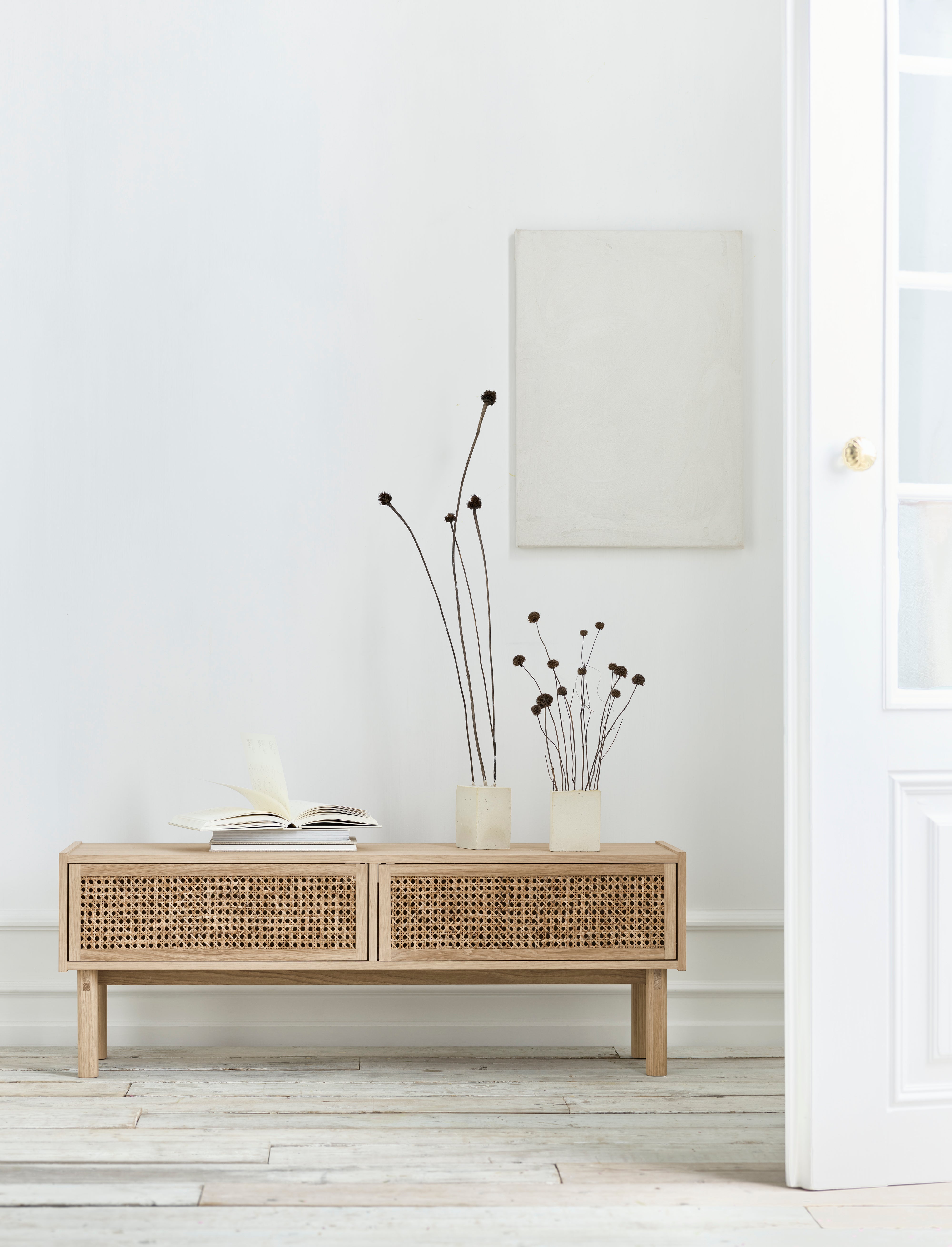 Televízna skrinka CANA z dubového dreva