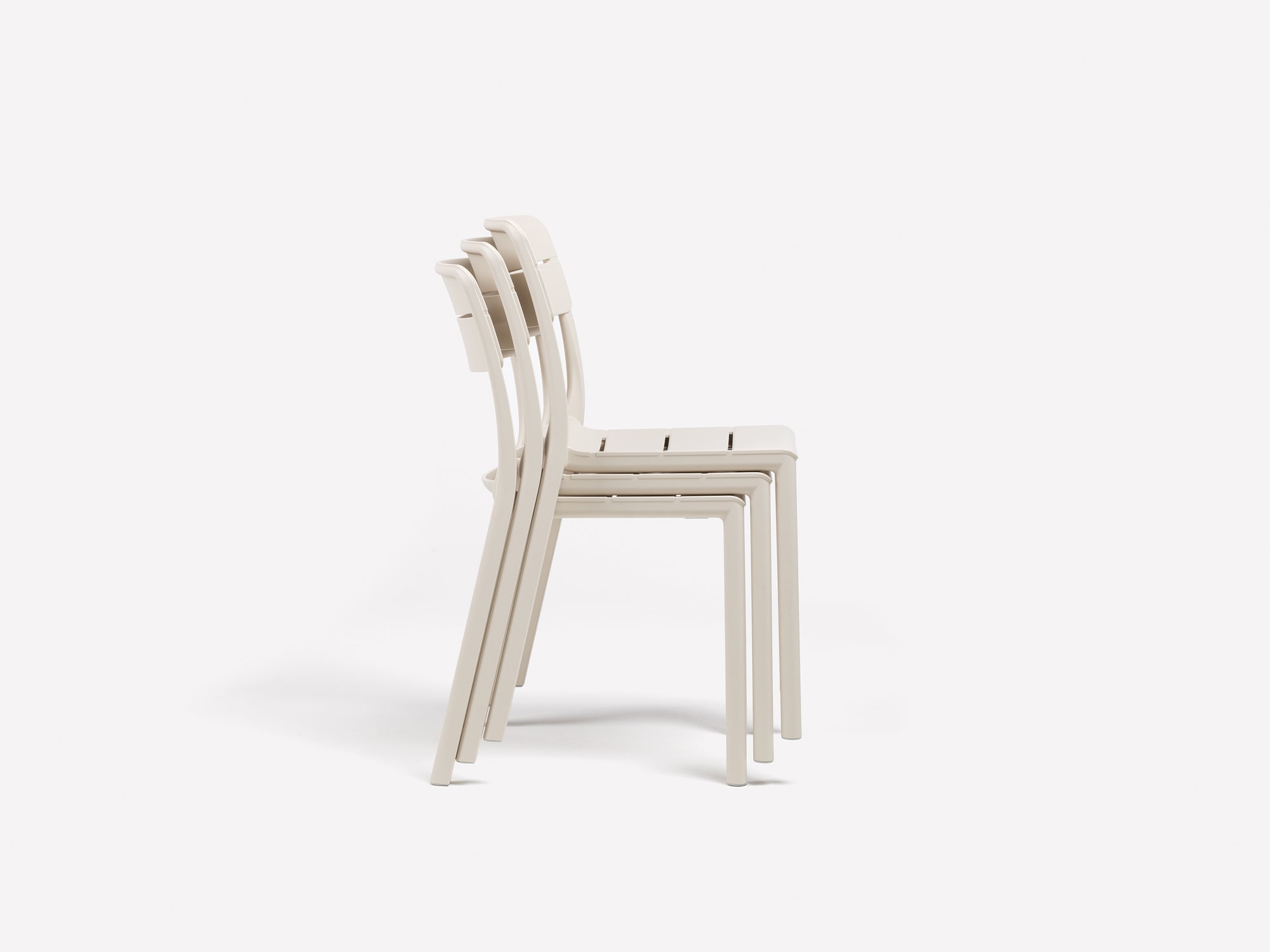 CASSIA Outdoor Chair in Burgundy