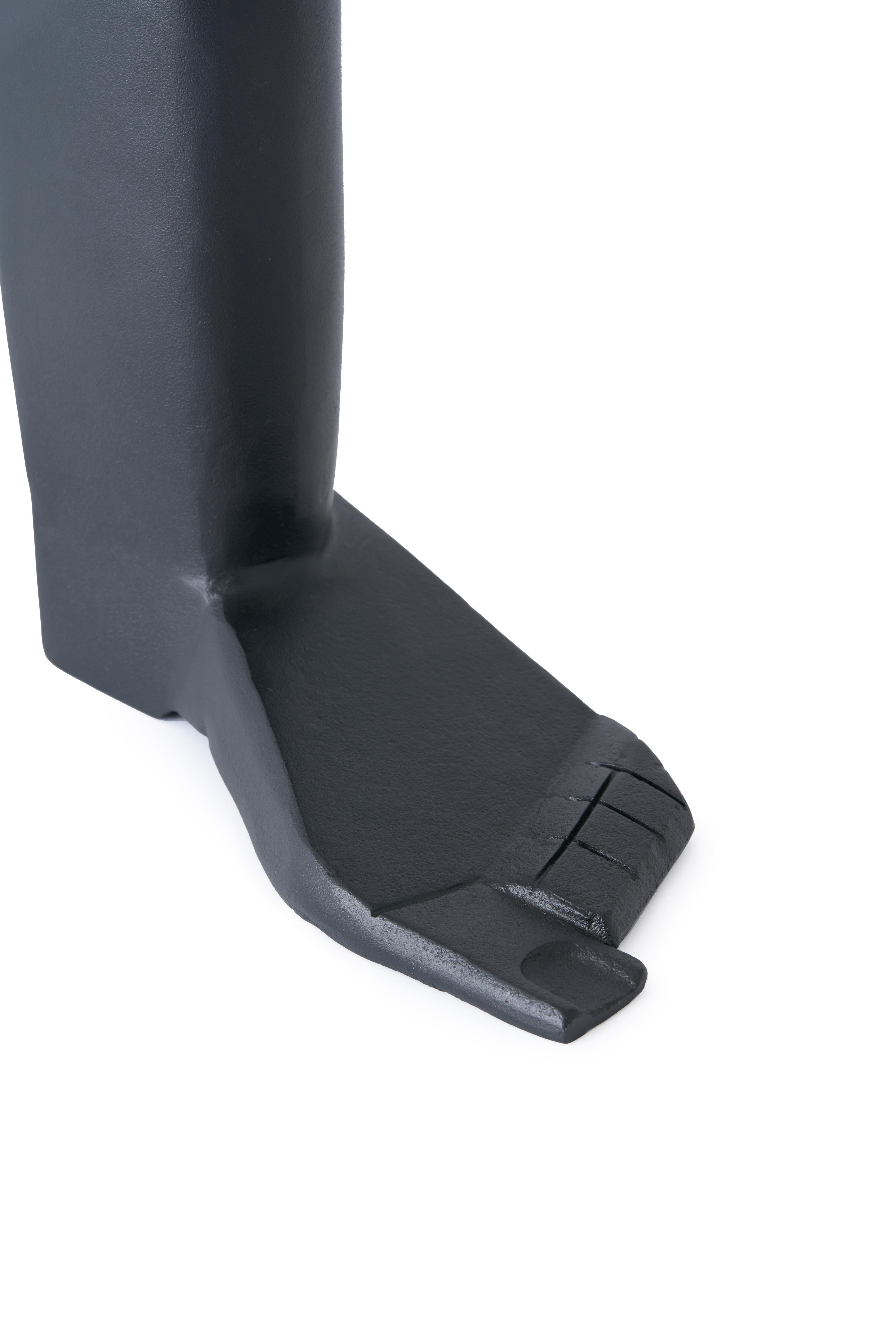 Dekorácia CAST FOOT čierna
