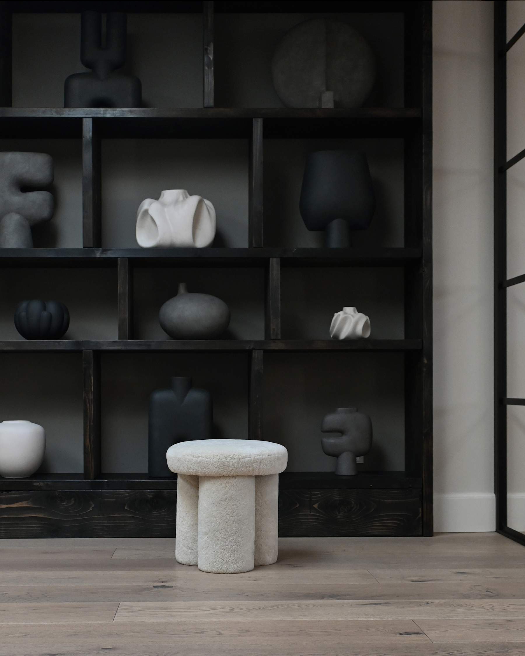 Stolička v tkanine Sheepskin BIG FOOT piesková