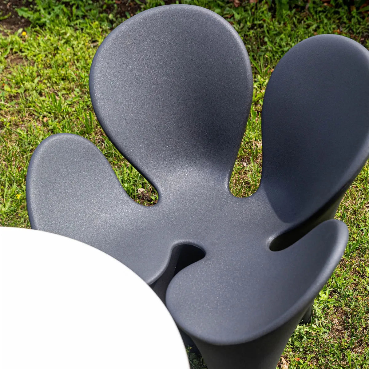 Anthracite clover armchair